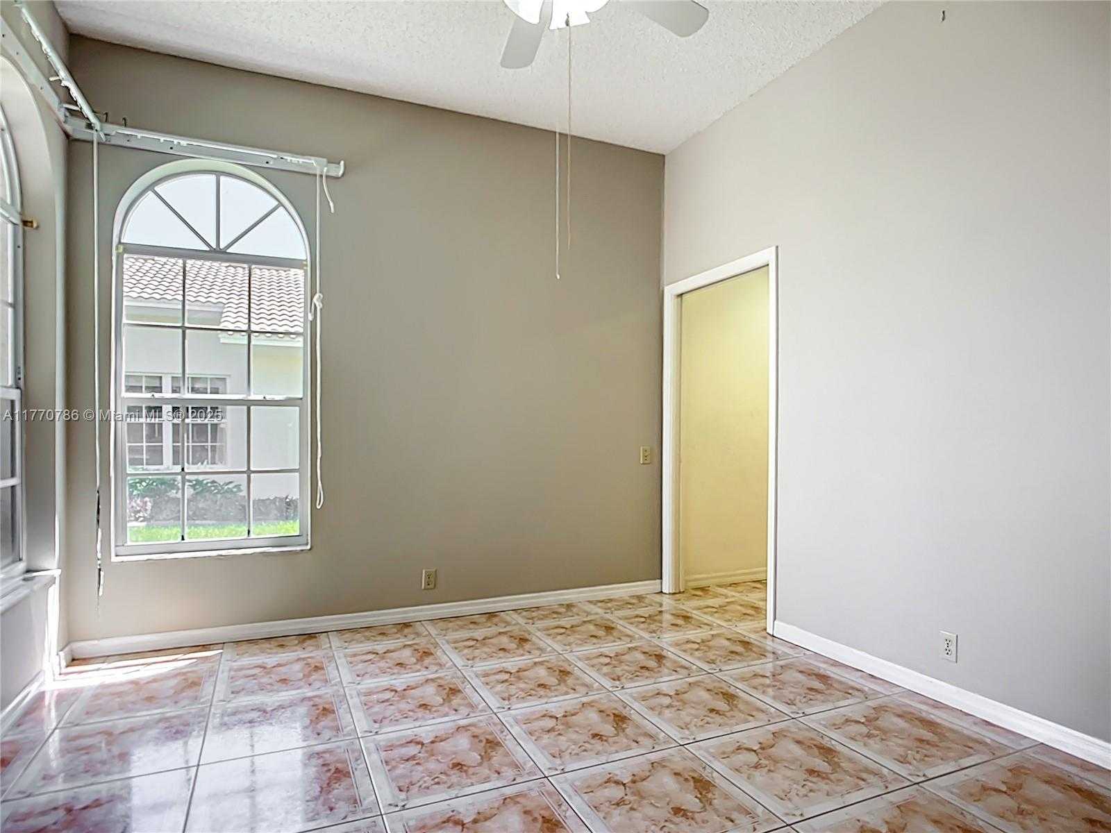 Small Image of 4738 DUNDEE DR, Bradenton Number 24