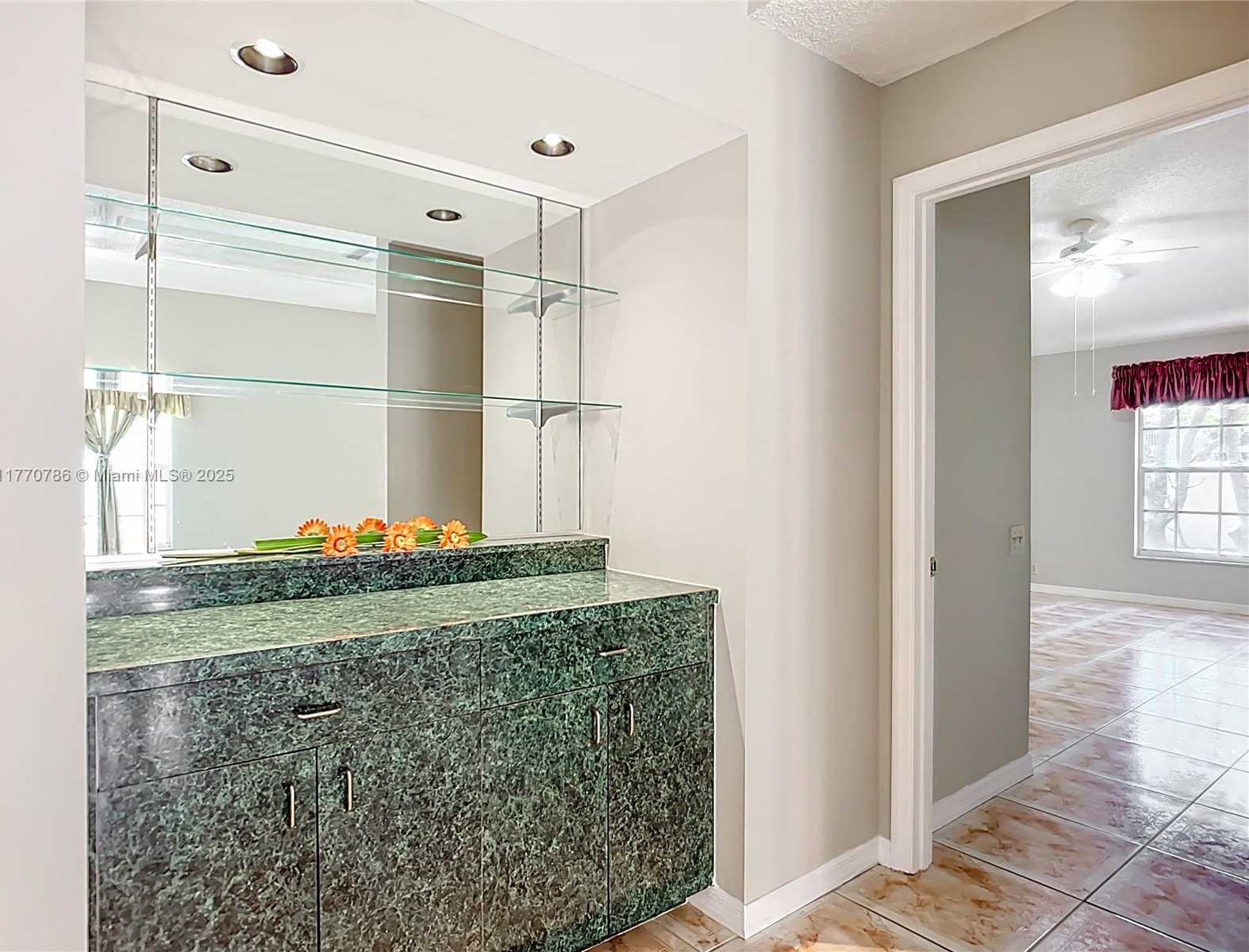 Small Image of 4738 DUNDEE DR, Bradenton Number 27