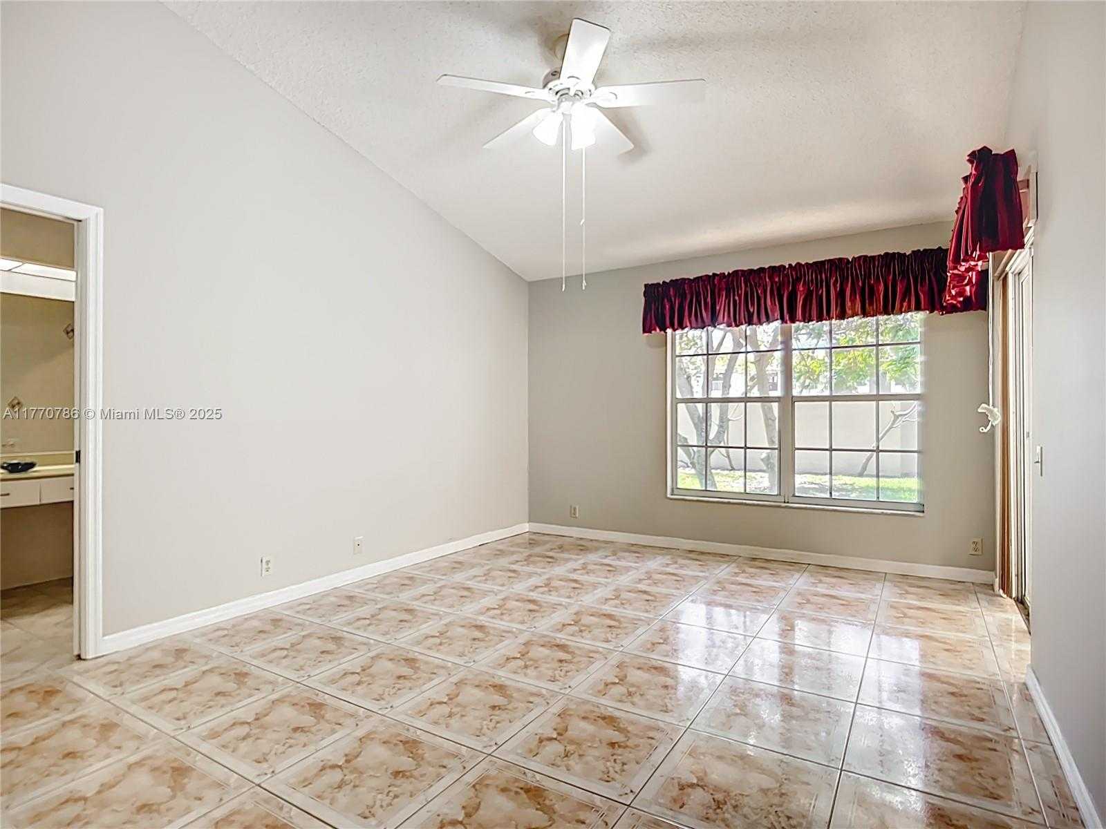 Small Image of 4738 DUNDEE DR, Bradenton Number 28