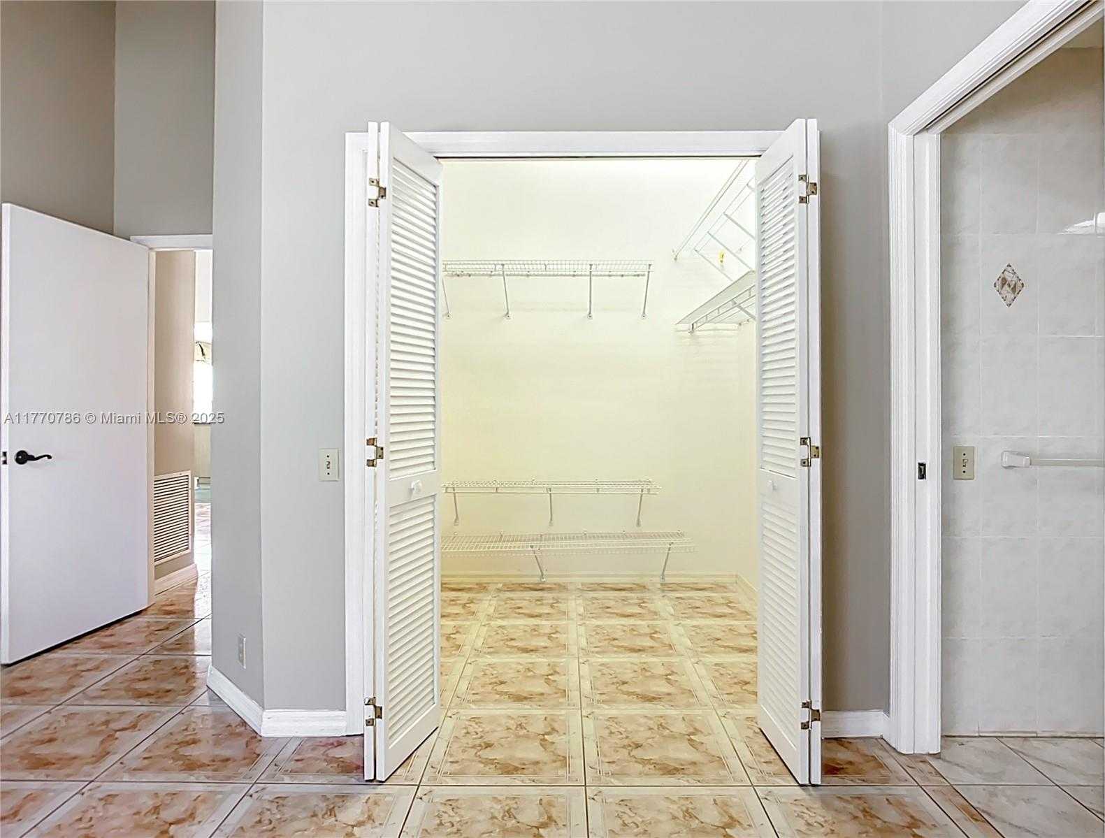 Small Image of 4738 DUNDEE DR, Bradenton Number 30
