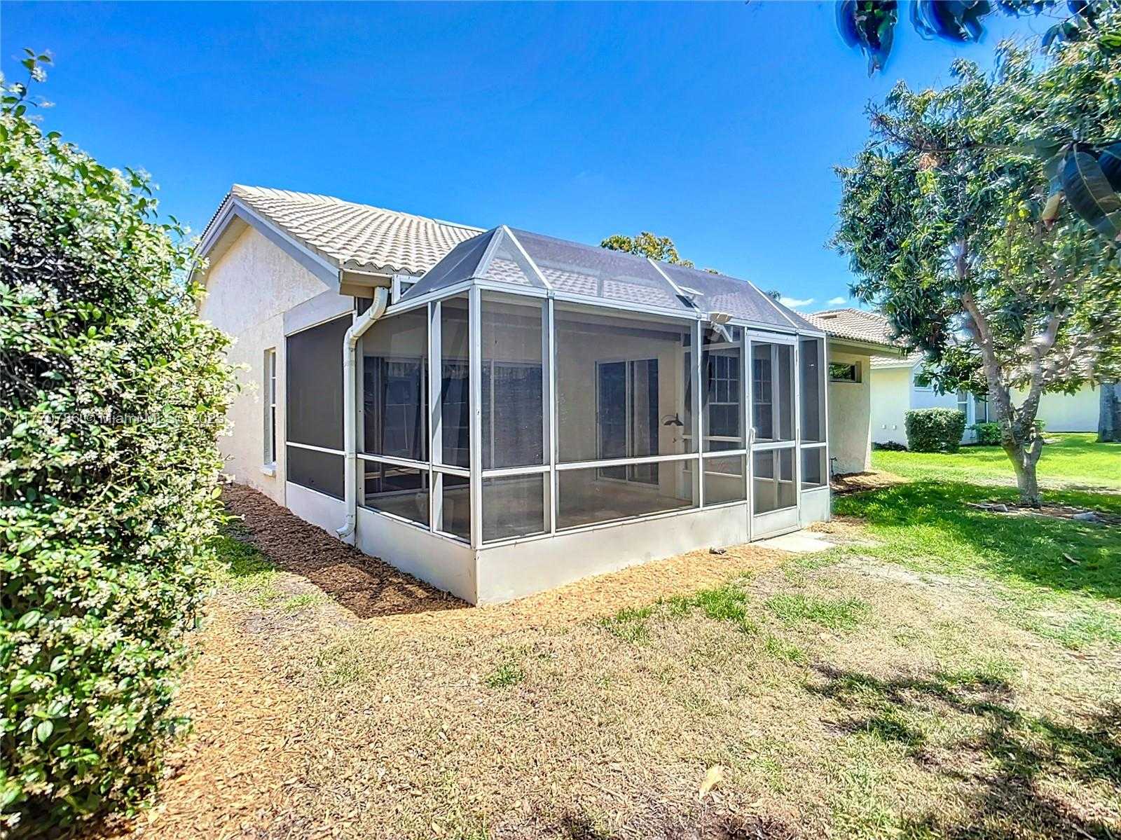 Small Image of 4738 DUNDEE DR, Bradenton Number 33