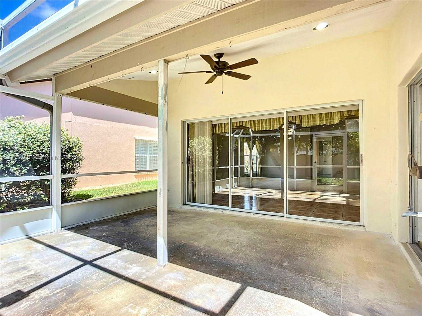 Small Image of 4738 DUNDEE DR, Bradenton Number 36