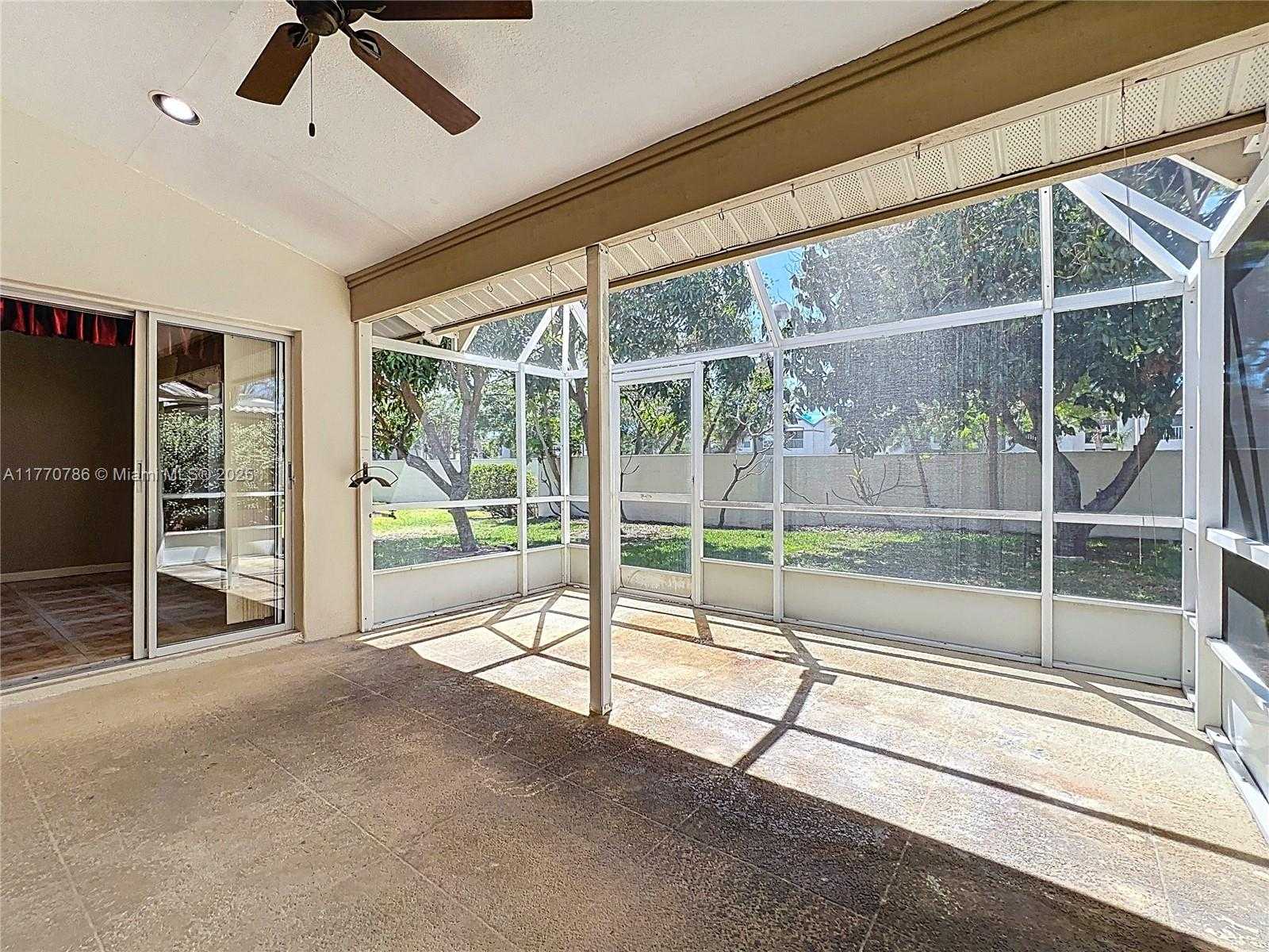 Small Image of 4738 DUNDEE DR, Bradenton Number 37