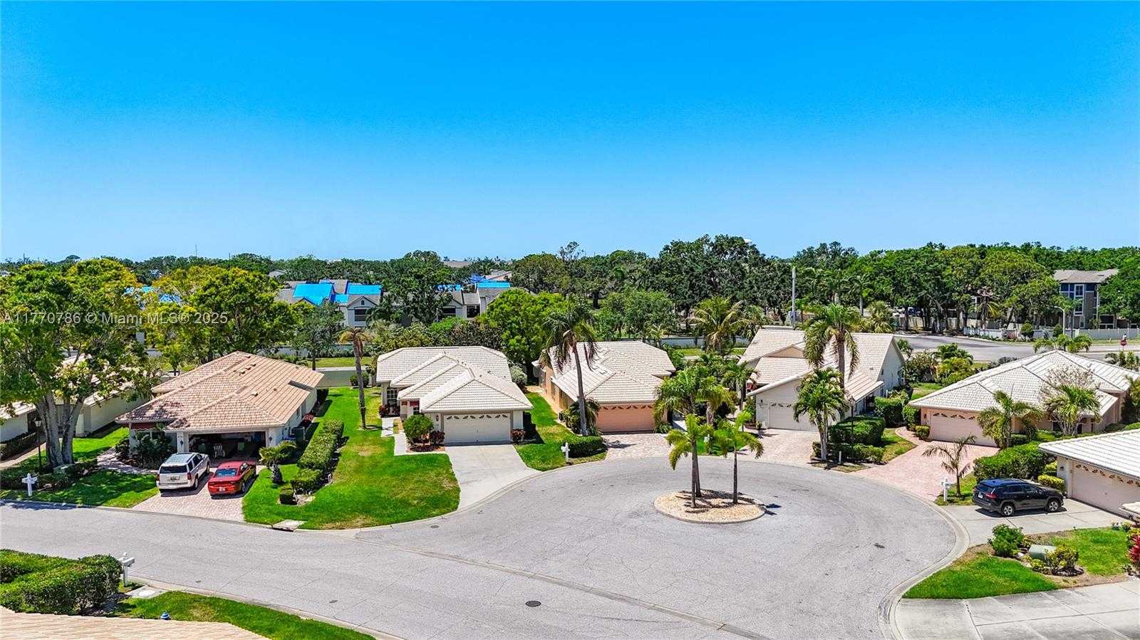 Small Image of 4738 DUNDEE DR, Bradenton Number 4