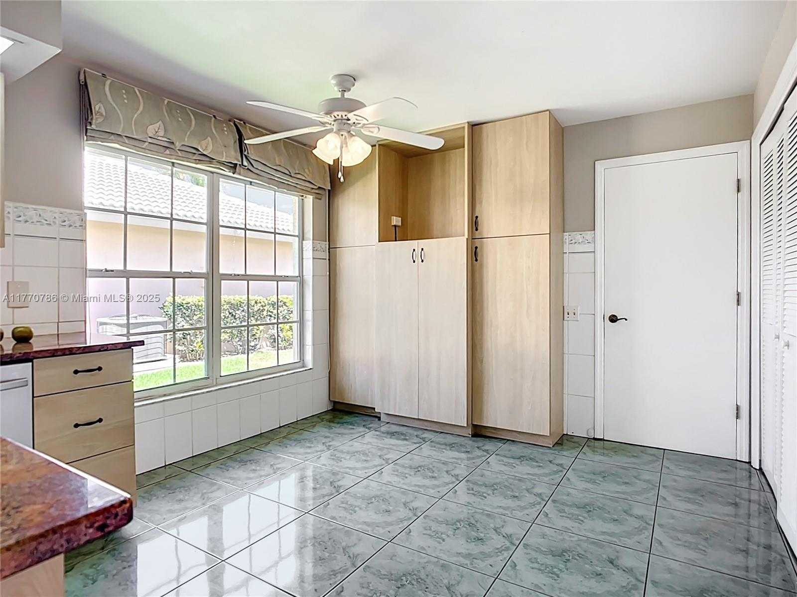 Small Image of 4738 DUNDEE DR, Bradenton Number 49