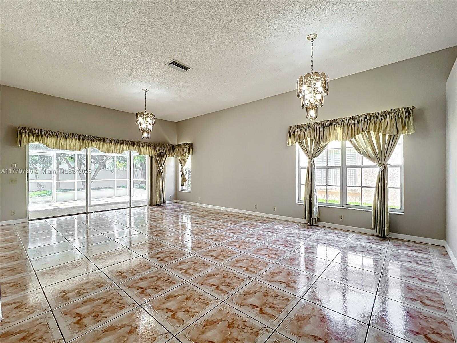 Small Image of 4738 DUNDEE DR, Bradenton Number 51