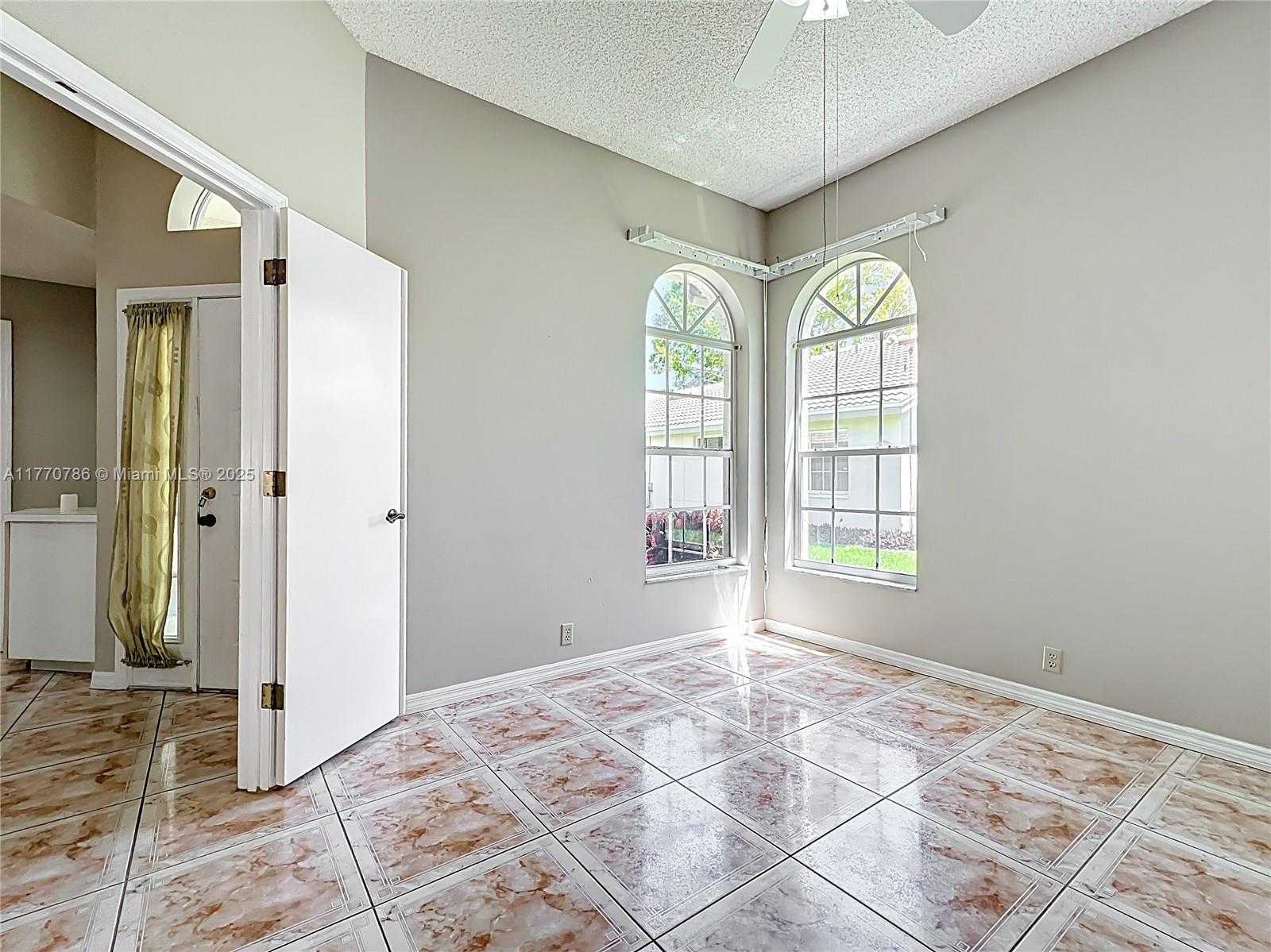 Small Image of 4738 DUNDEE DR, Bradenton Number 52