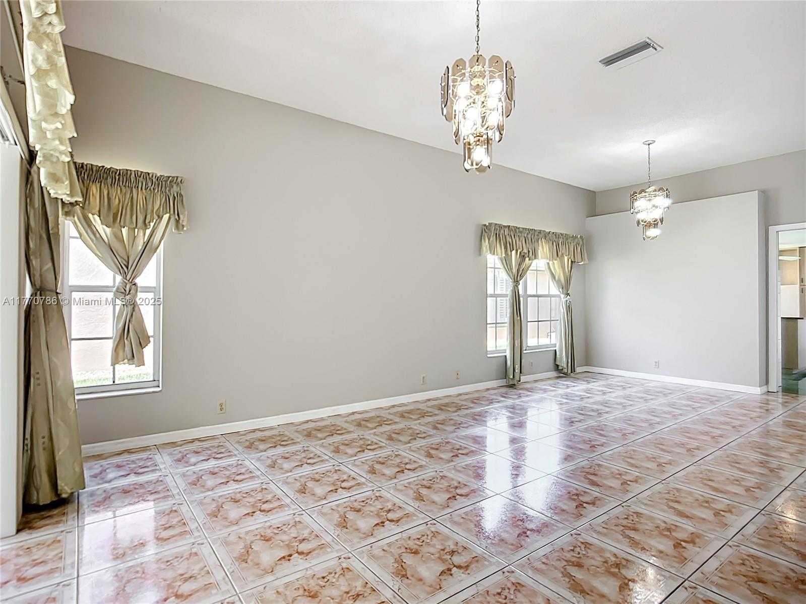 Small Image of 4738 DUNDEE DR, Bradenton Number 55