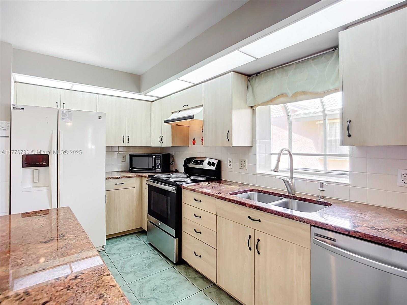 Small Image of 4738 DUNDEE DR, Bradenton Number 58