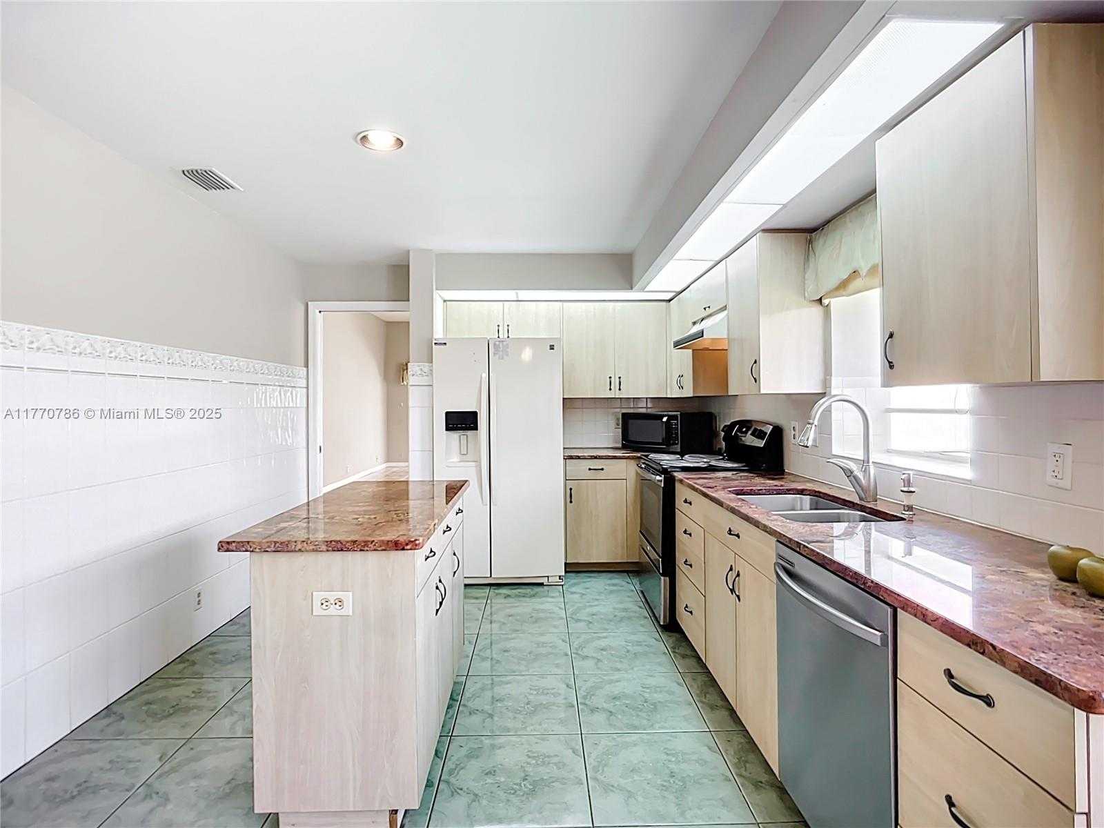 Small Image of 4738 DUNDEE DR, Bradenton Number 59