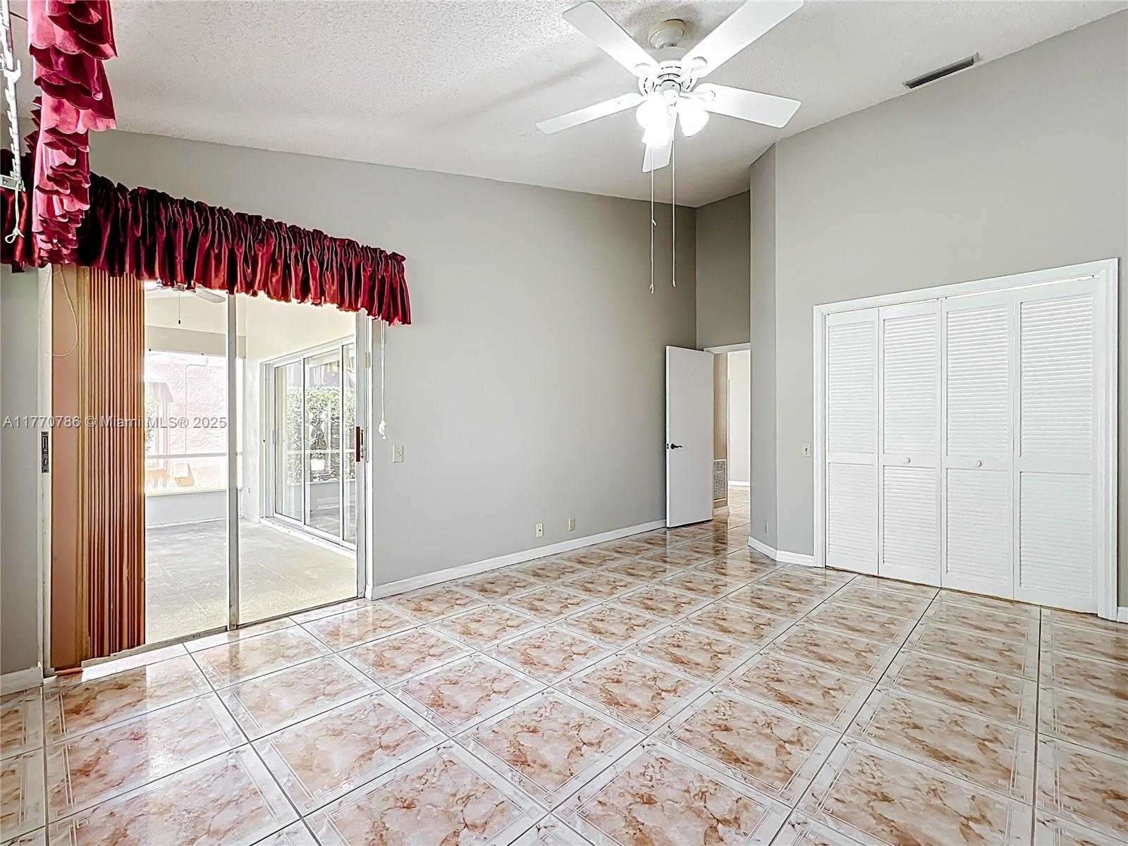 Small Image of 4738 DUNDEE DR, Bradenton Number 64