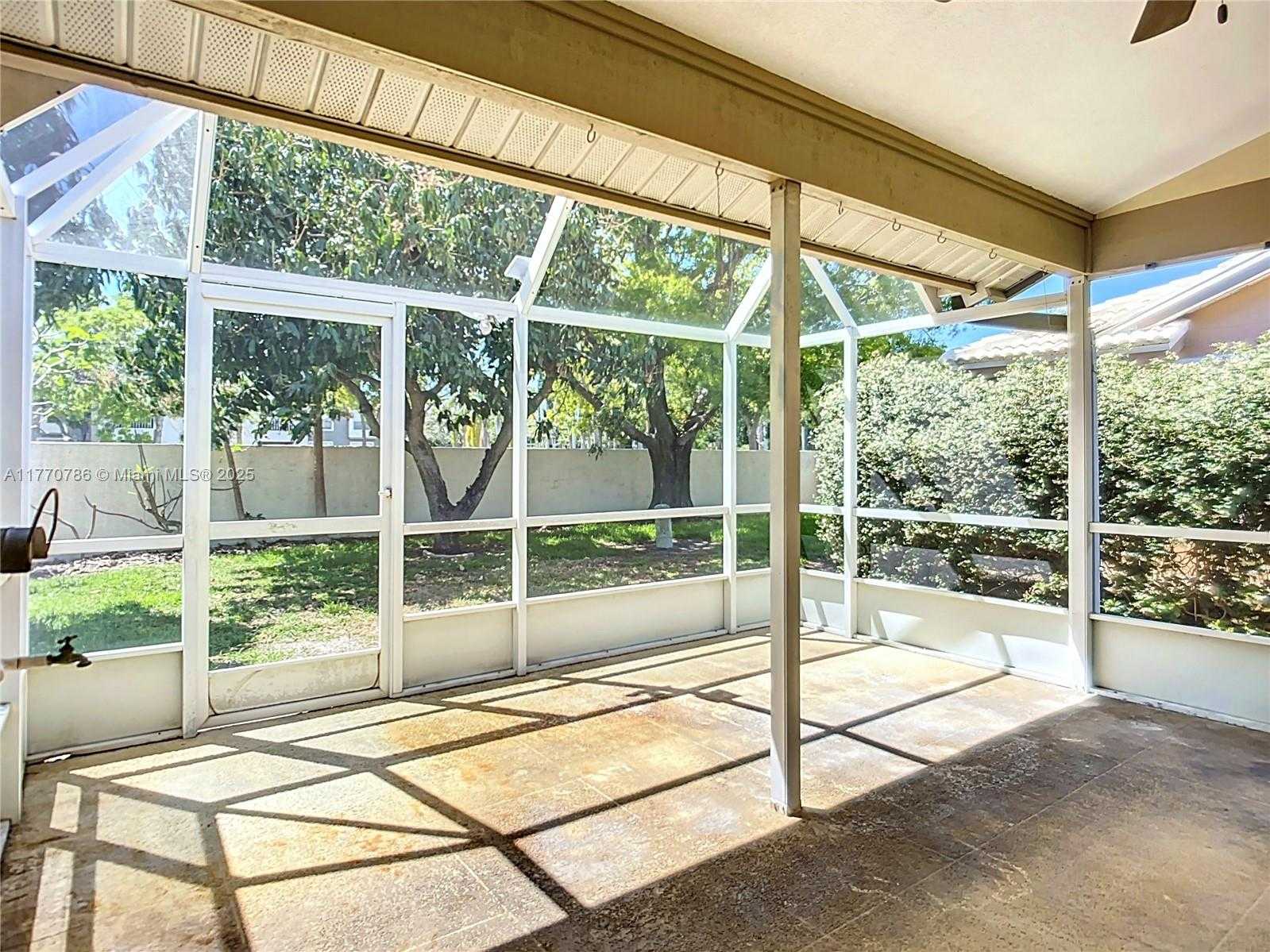 Small Image of 4738 DUNDEE DR, Bradenton Number 66