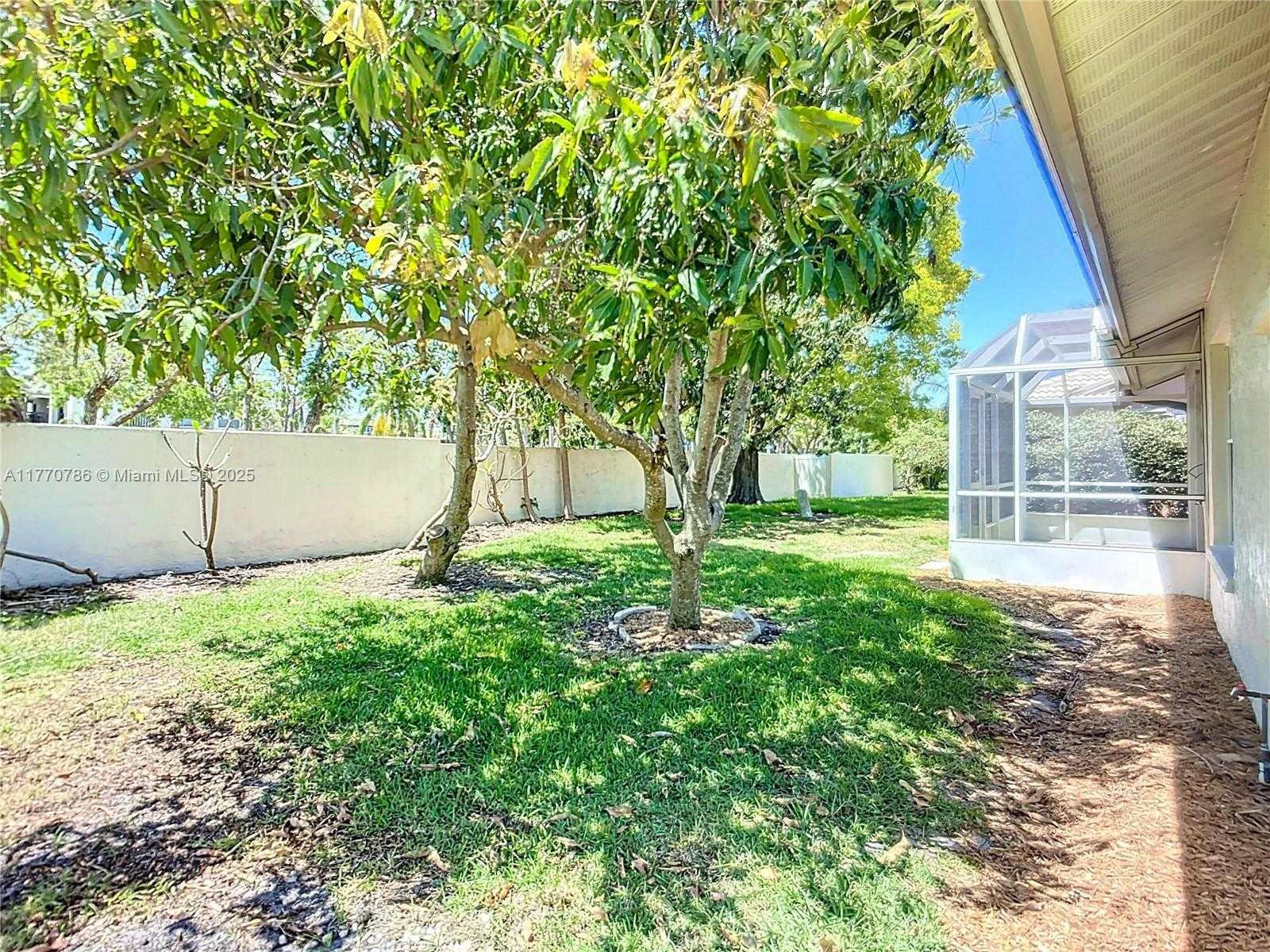 Small Image of 4738 DUNDEE DR, Bradenton Number 67