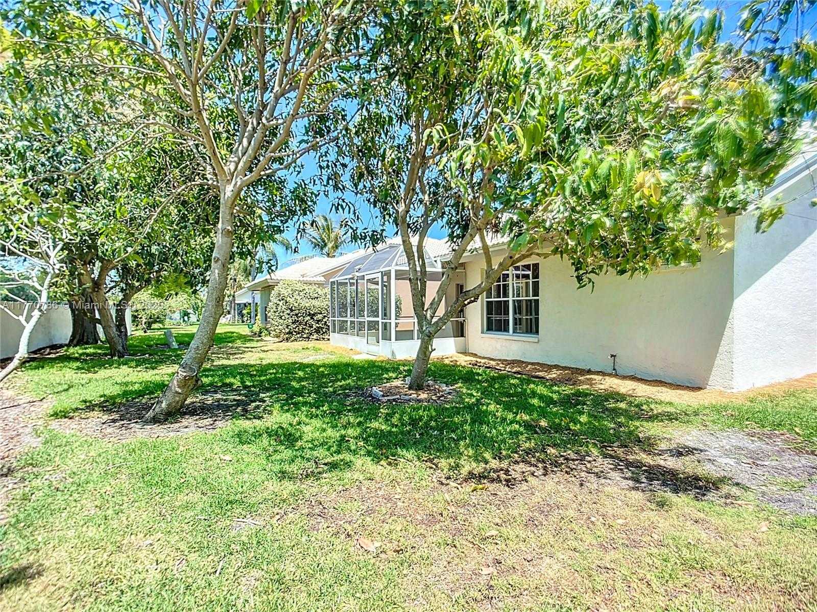 Small Image of 4738 DUNDEE DR, Bradenton Number 68