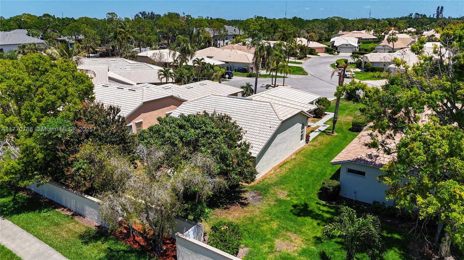 Small Image of 4738 DUNDEE DR, Bradenton Number 69