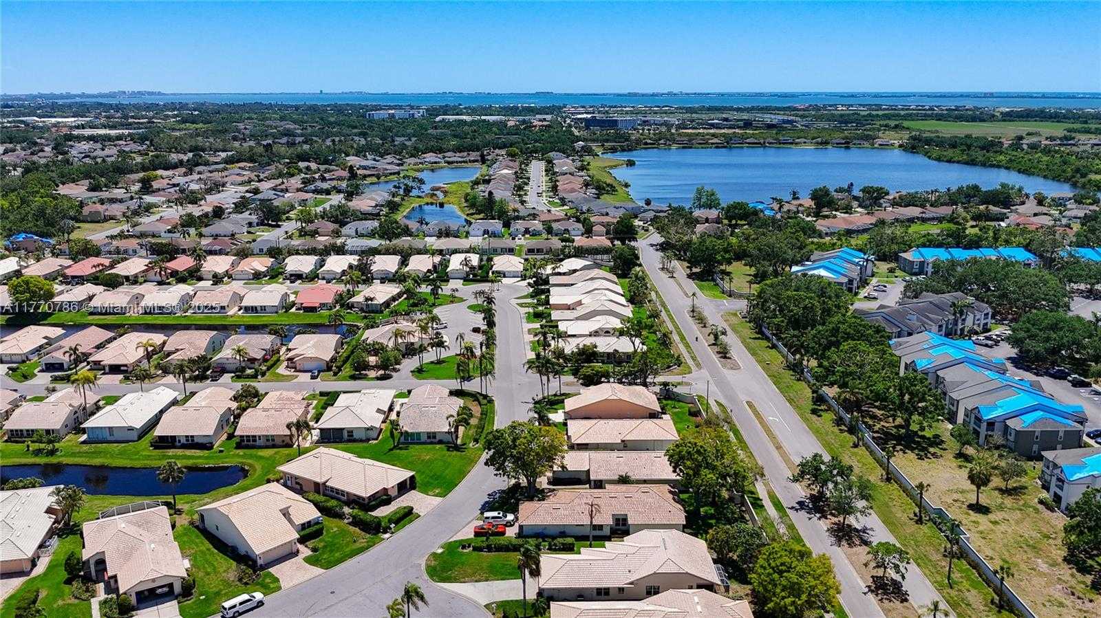 Small Image of 4738 DUNDEE DR, Bradenton Number 74