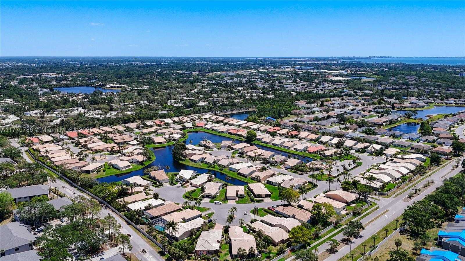 Small Image of 4738 DUNDEE DR, Bradenton Number 77