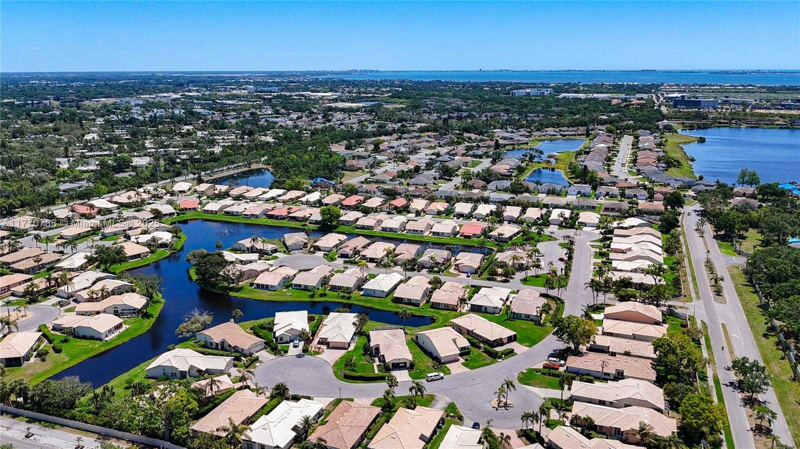 Small Image of 4738 DUNDEE DR, Bradenton Number 78