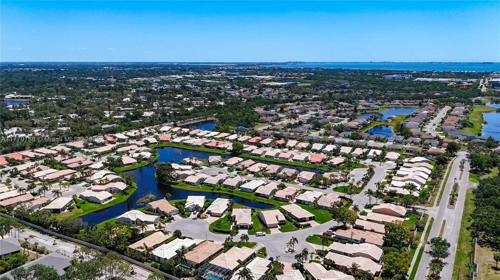 Small Image of 4738 DUNDEE DR, Bradenton Number 79
