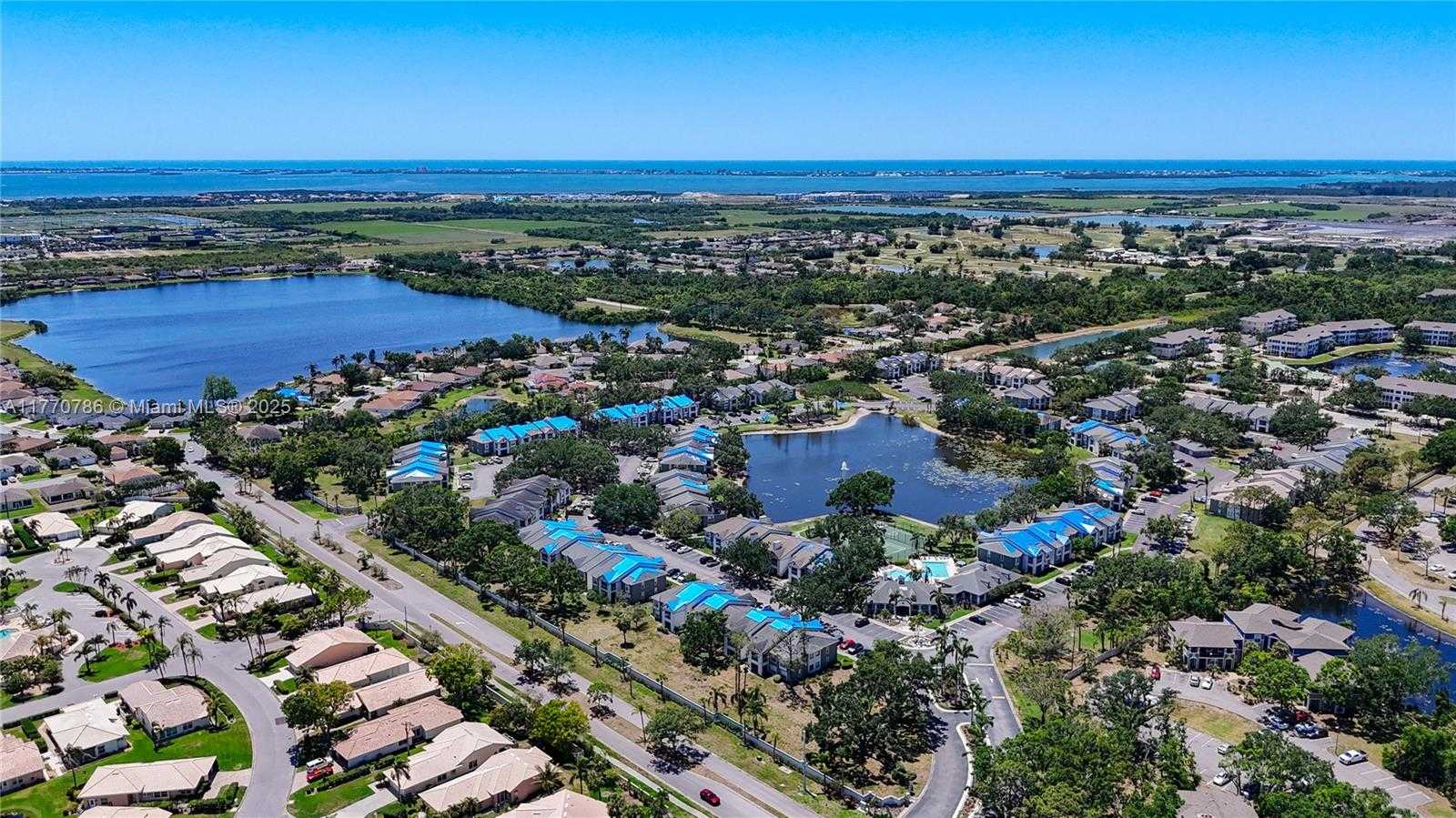 Small Image of 4738 DUNDEE DR, Bradenton Number 81
