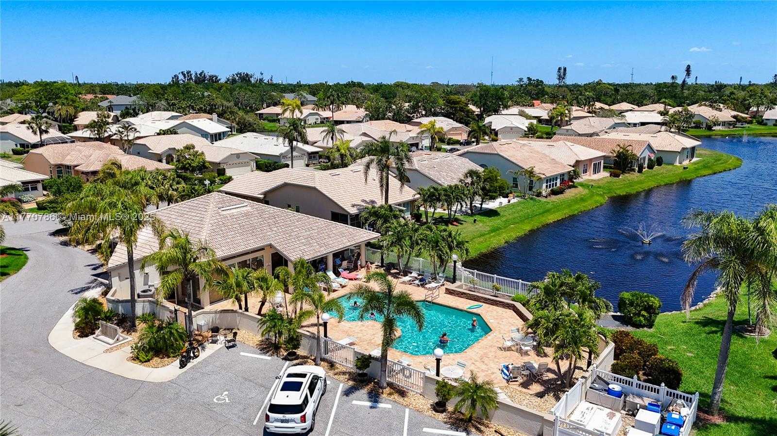 Small Image of 4738 DUNDEE DR, Bradenton Number 82