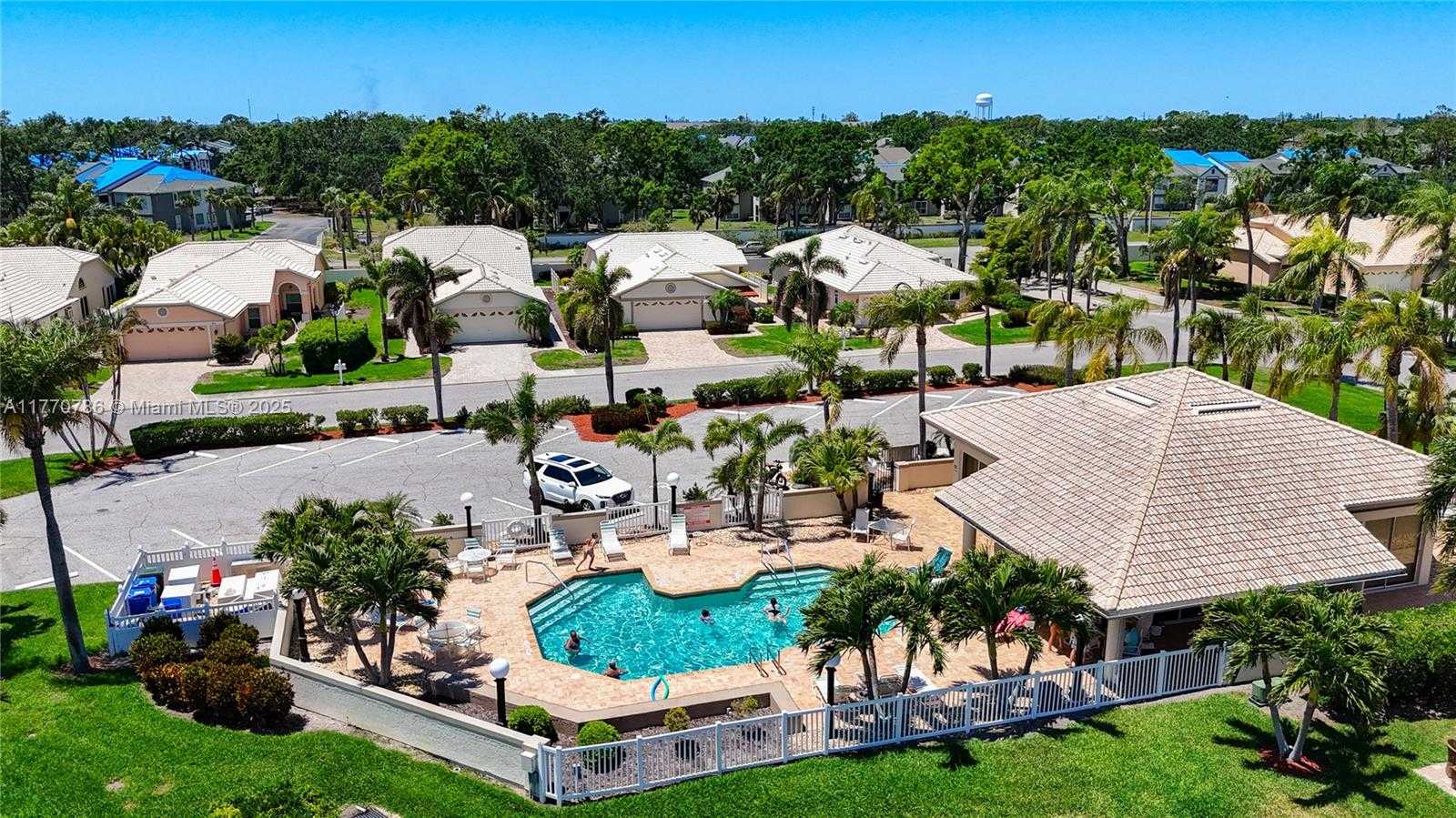 Small Image of 4738 DUNDEE DR, Bradenton Number 84