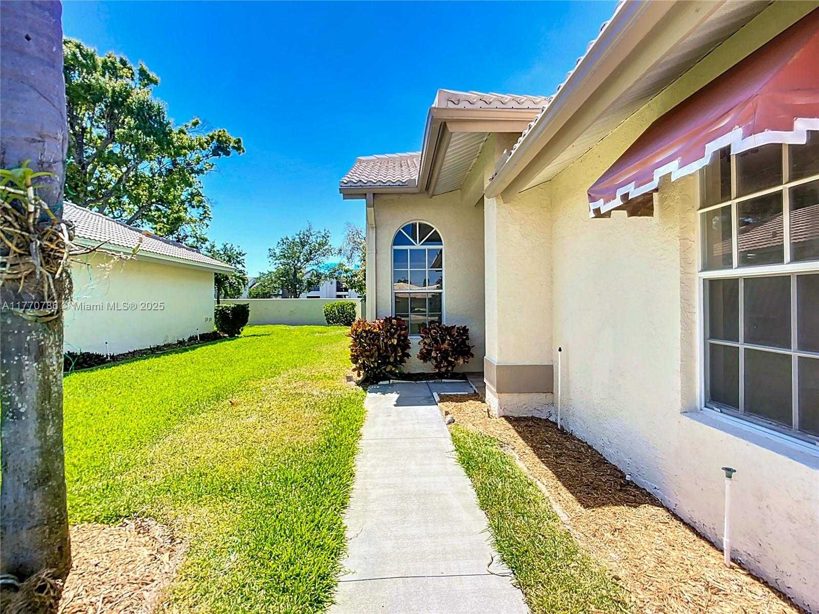 Small Image of 4738 DUNDEE DR, Bradenton Number 9