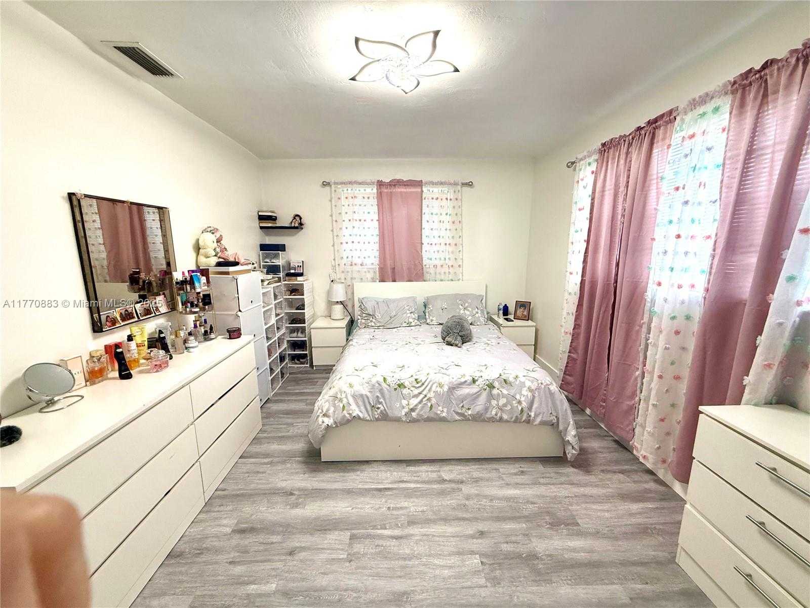 Small Image of 7909 SHALIMAR ST, Miramar Number 10