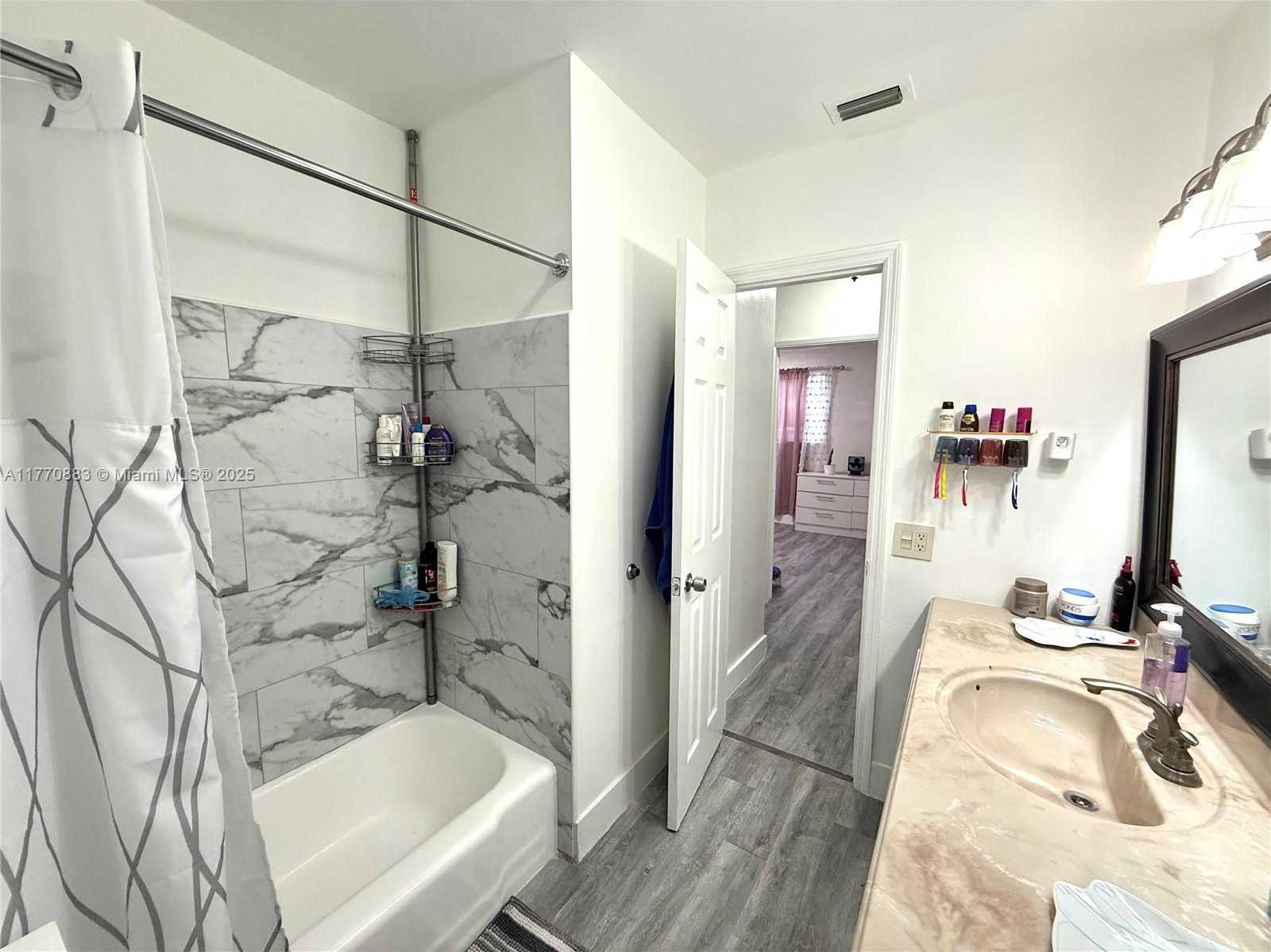 Small Image of 7909 SHALIMAR ST, Miramar Number 14