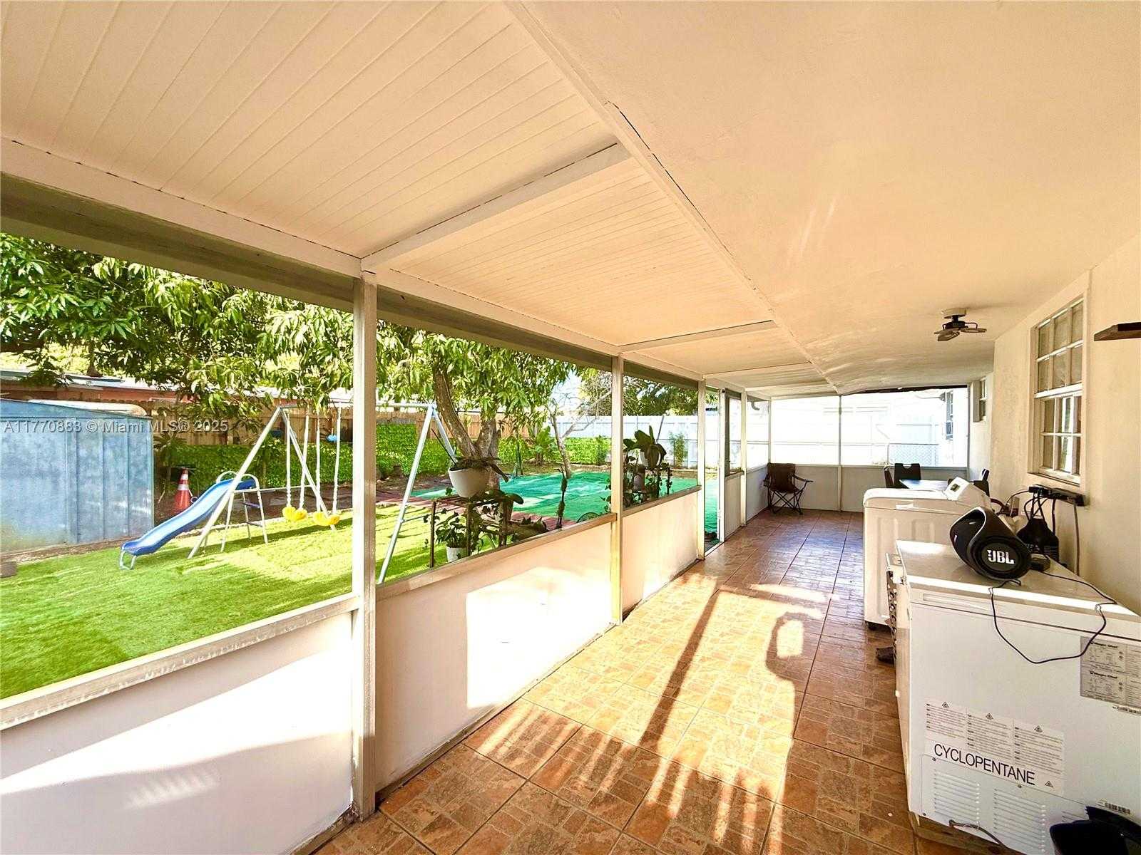Small Image of 7909 SHALIMAR ST, Miramar Number 20