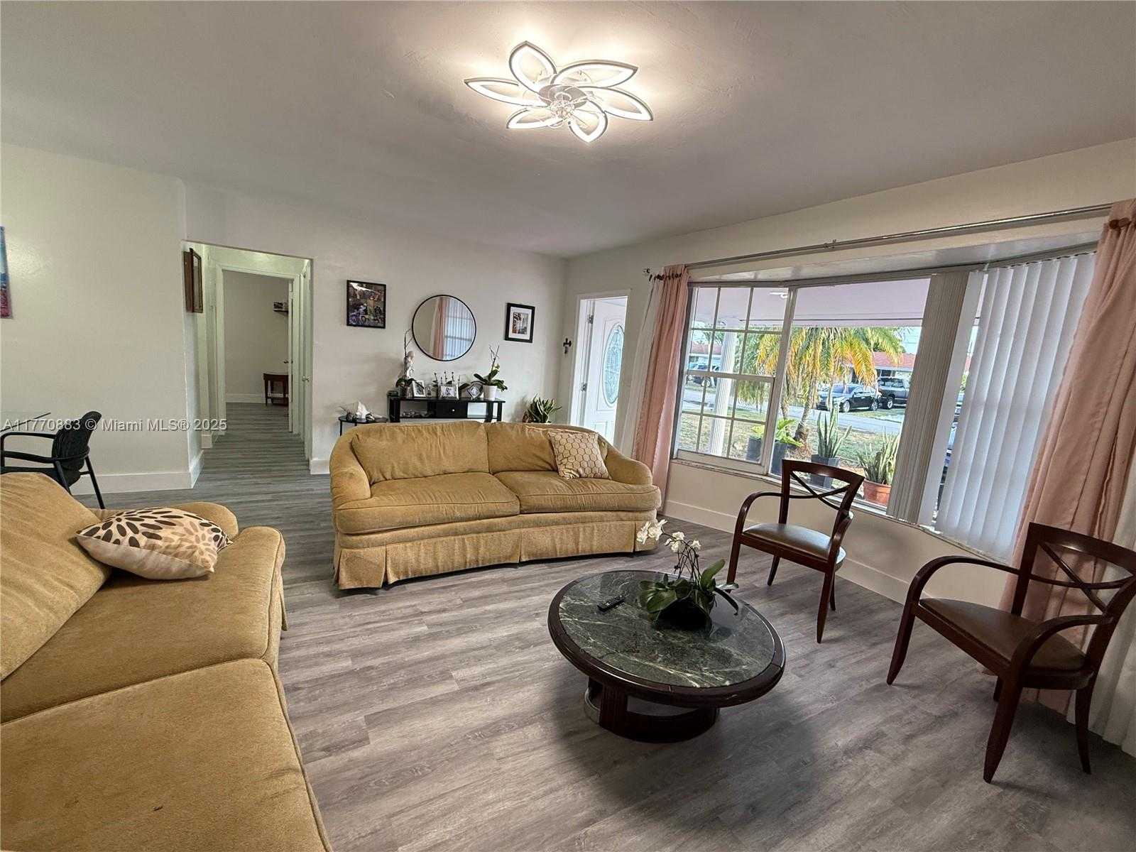 Small Image of 7909 SHALIMAR ST, Miramar Number 4