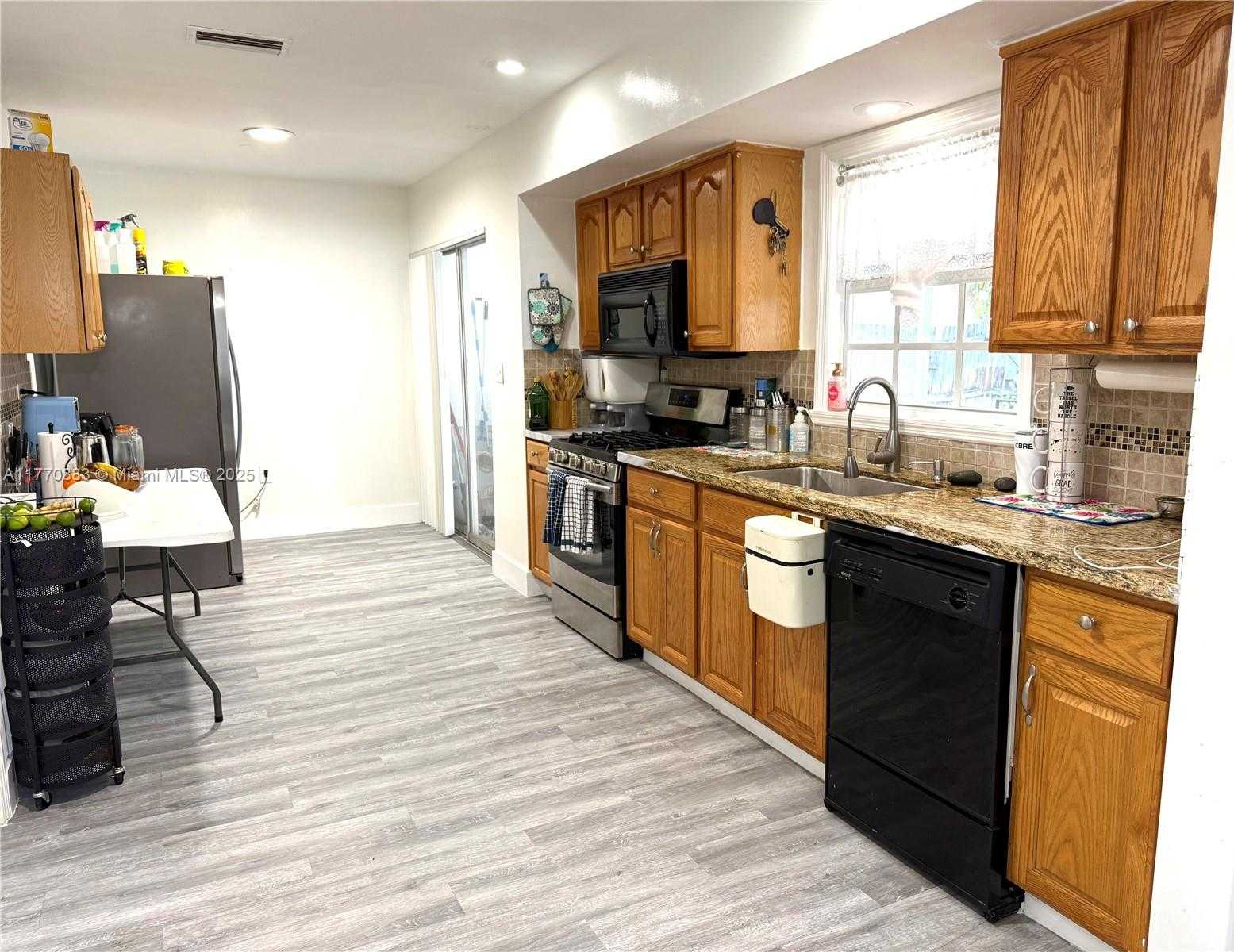 Small Image of 7909 SHALIMAR ST, Miramar Number 6