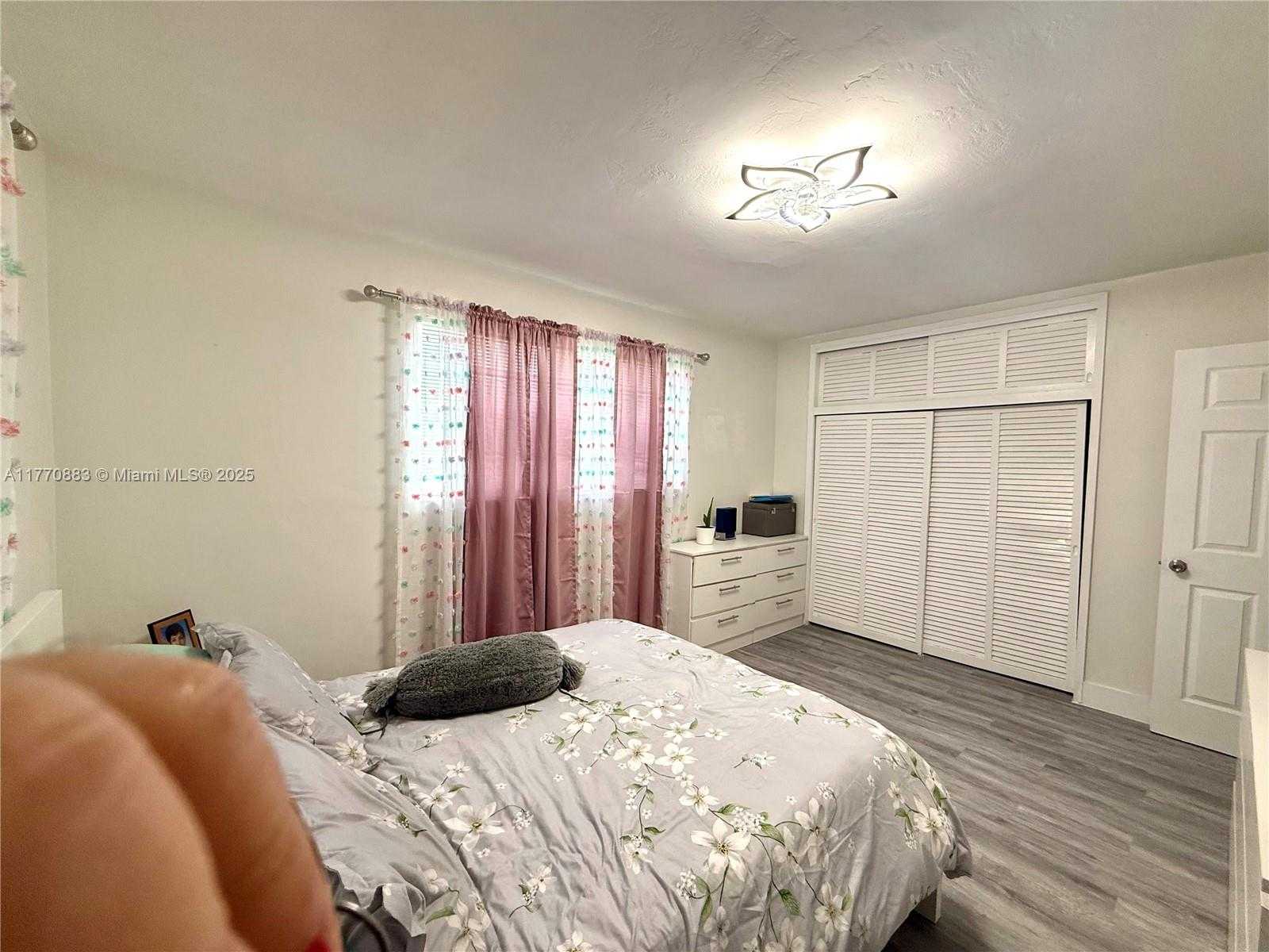 Small Image of 7909 SHALIMAR ST, Miramar Number 9