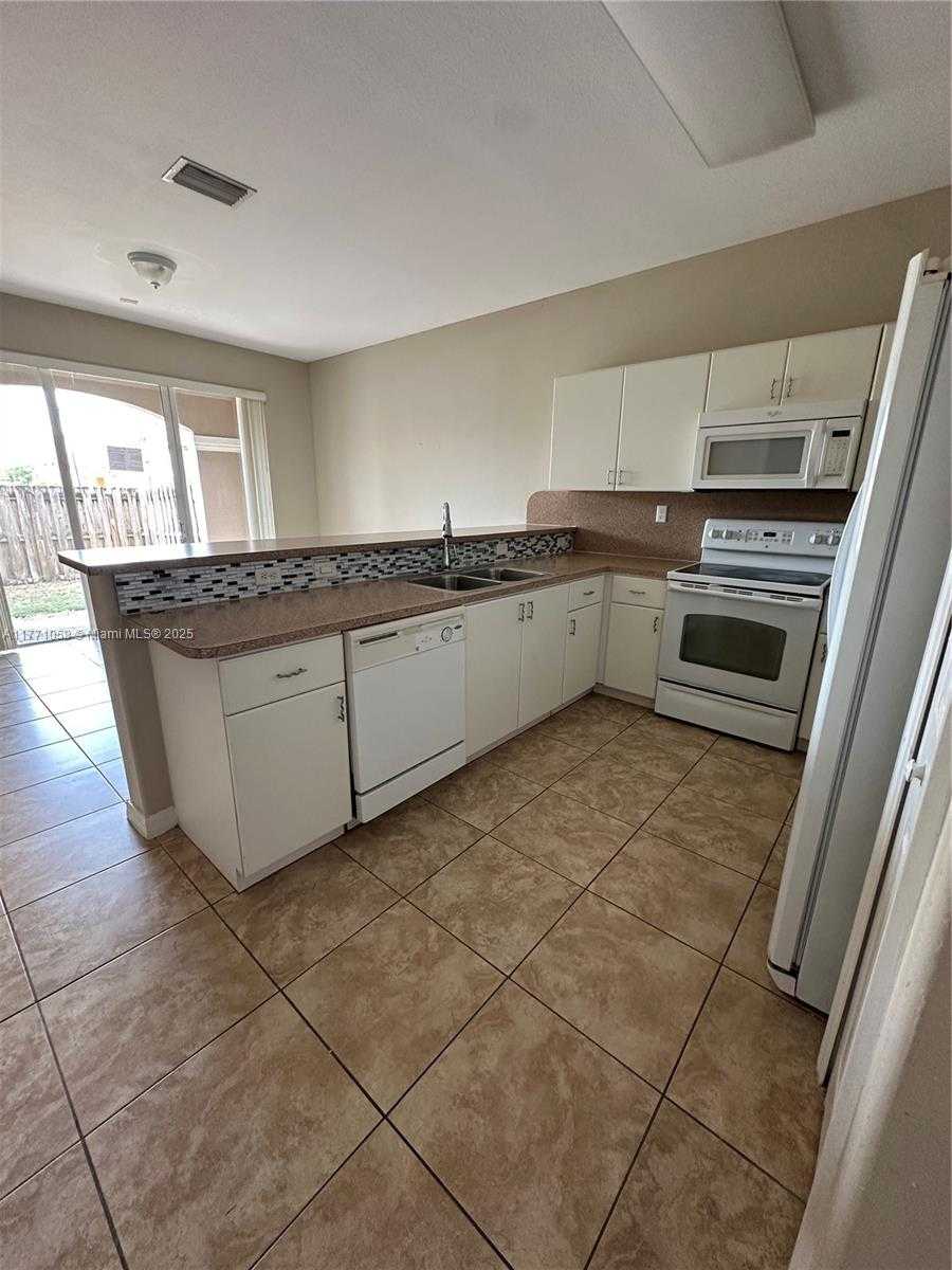 Small Image of 15358 SOUTH WEST 91ST ST, Miami Number 4