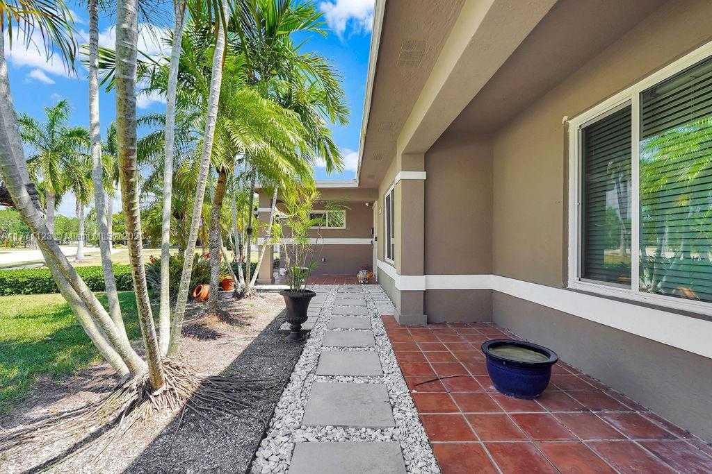 Small Image of 8480 CARIBBEAN BLVD, Cutler Bay Number 18