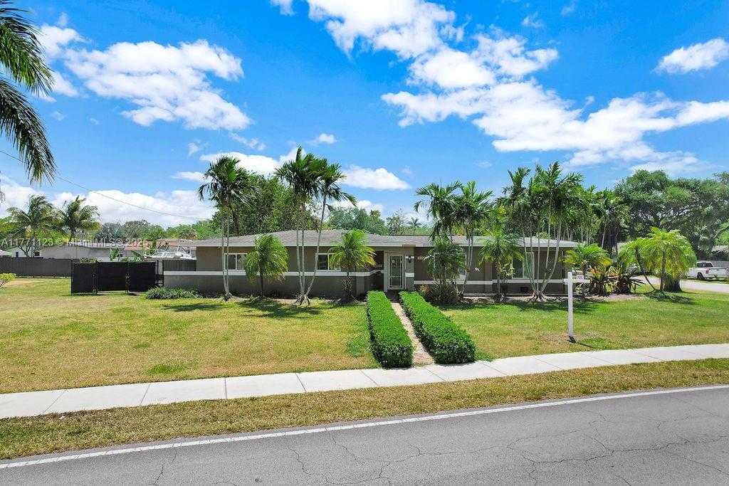 Small Image of 8480 CARIBBEAN BLVD, Cutler Bay Number 2