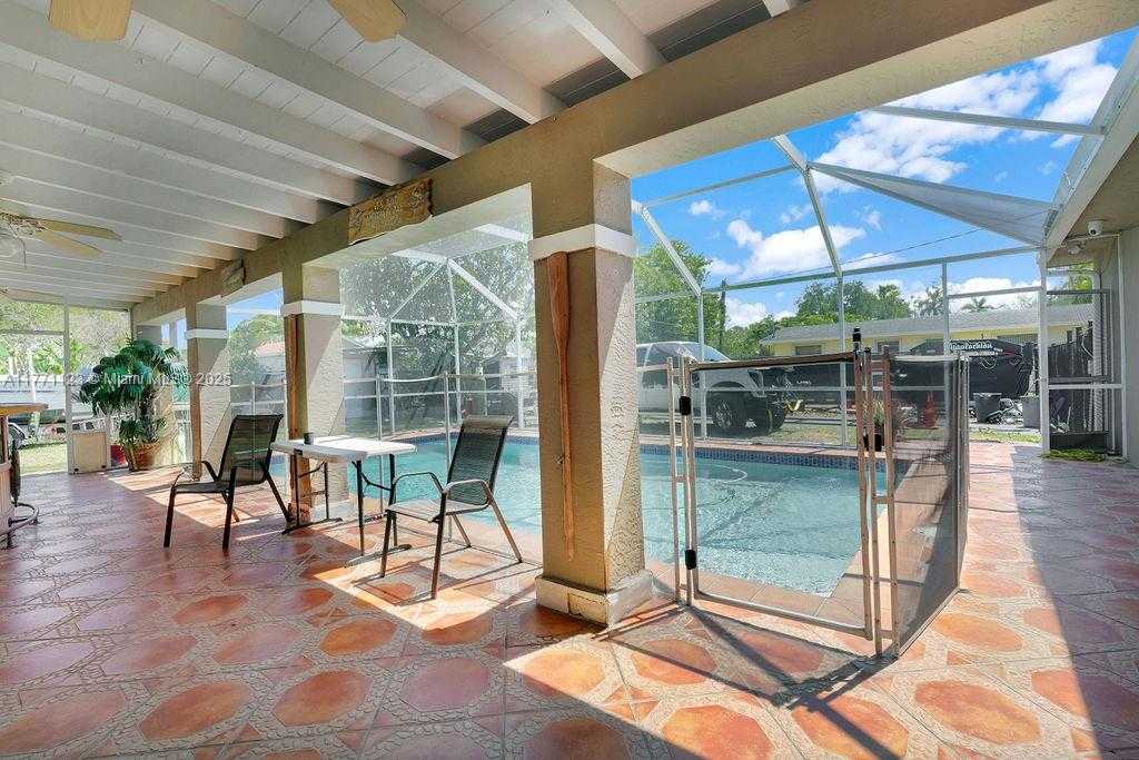 Small Image of 8480 CARIBBEAN BLVD, Cutler Bay Number 23