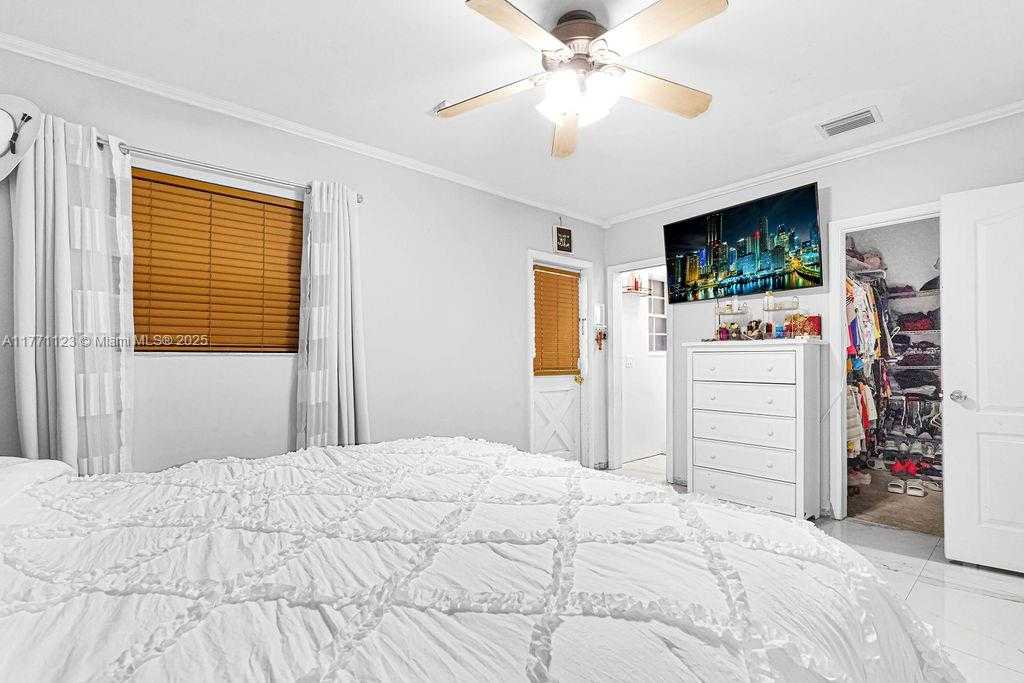 Small Image of 8480 CARIBBEAN BLVD, Cutler Bay Number 37