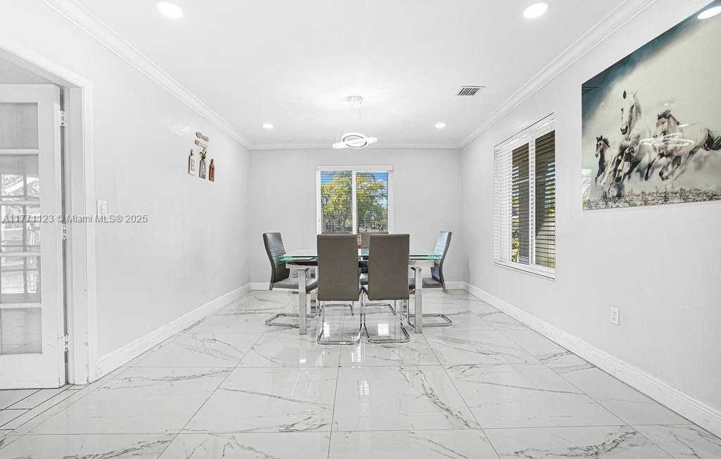 Small Image of 8480 CARIBBEAN BLVD, Cutler Bay Number 39