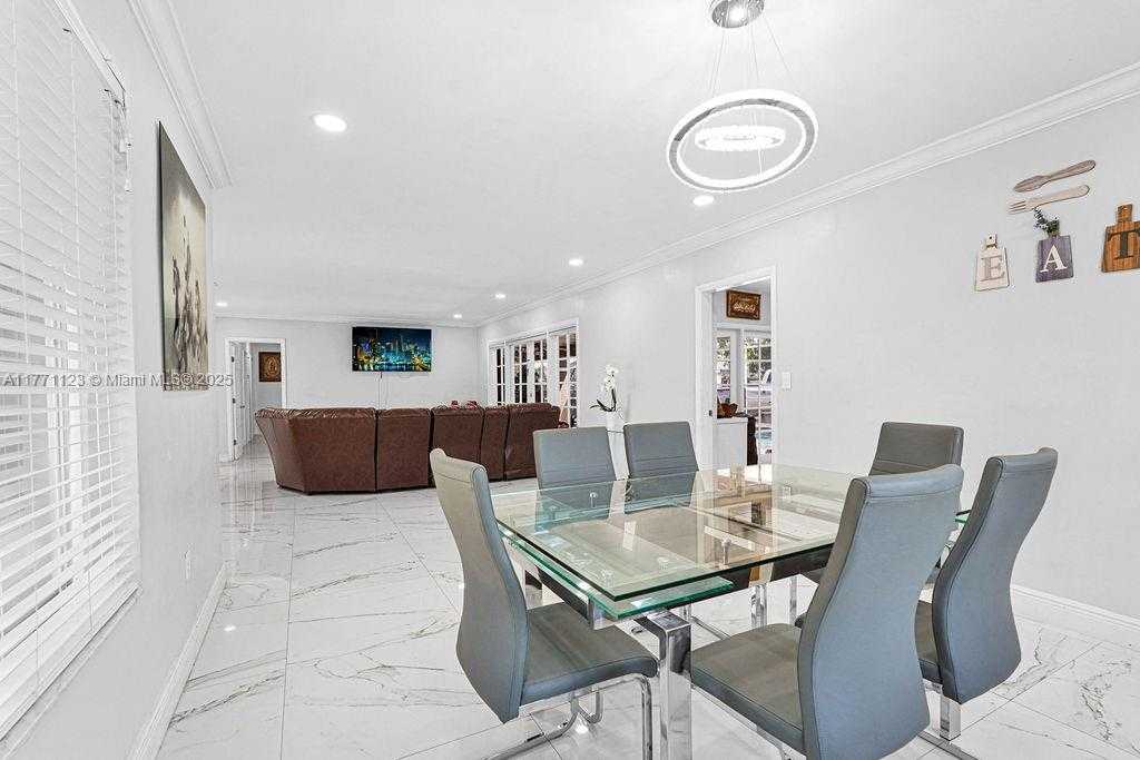 Small Image of 8480 CARIBBEAN BLVD, Cutler Bay Number 42