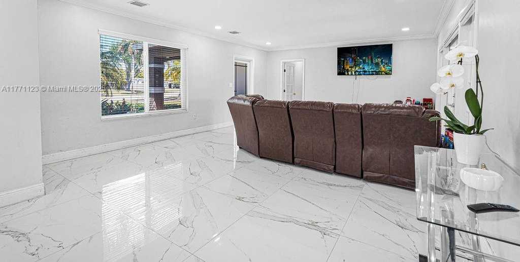 Small Image of 8480 CARIBBEAN BLVD, Cutler Bay Number 43