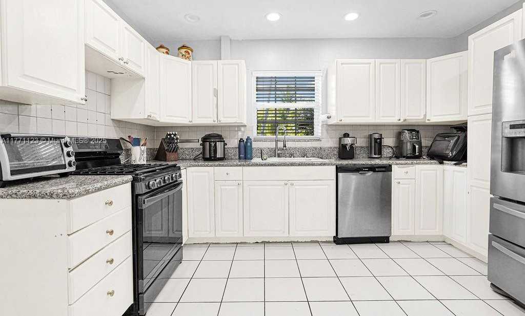 Small Image of 8480 CARIBBEAN BLVD, Cutler Bay Number 44