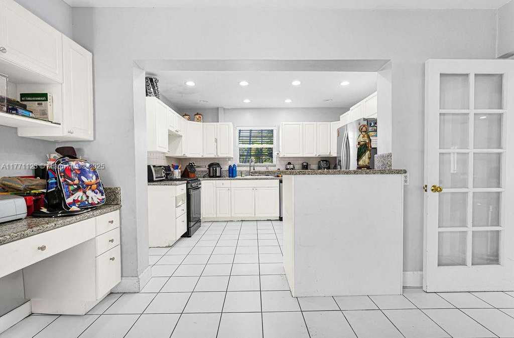 Small Image of 8480 CARIBBEAN BLVD, Cutler Bay Number 48