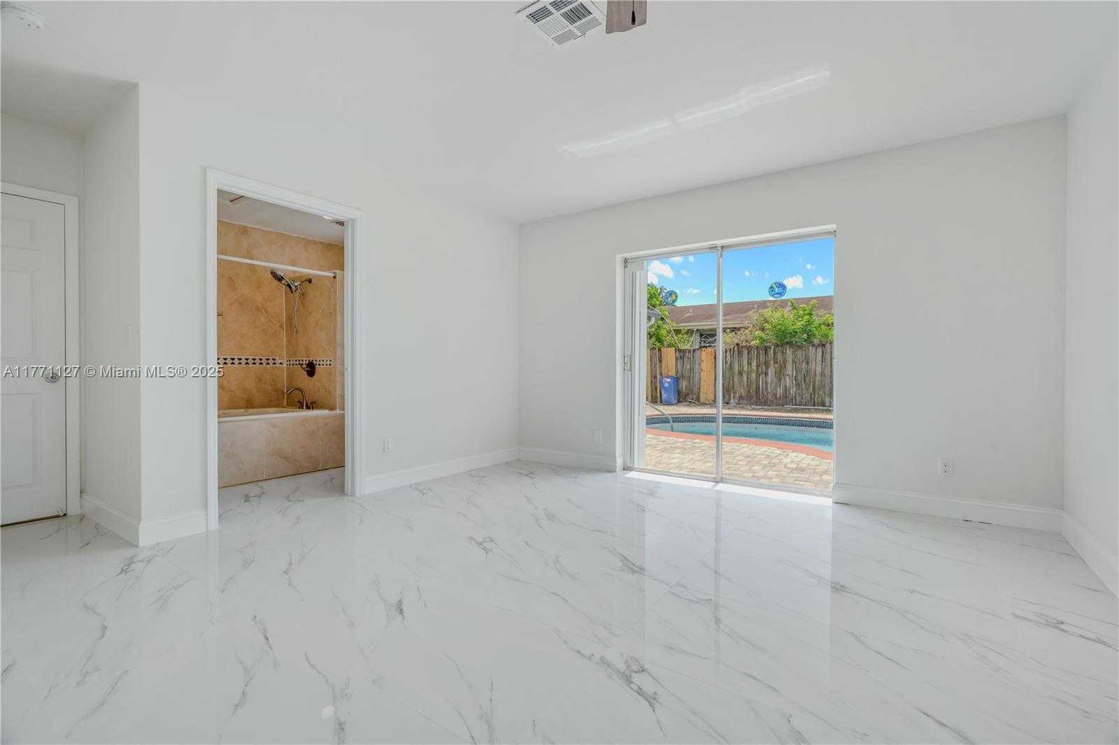 Small Image of 18400 NORTH EAST 8TH AVE, North Miami Beach Number 24