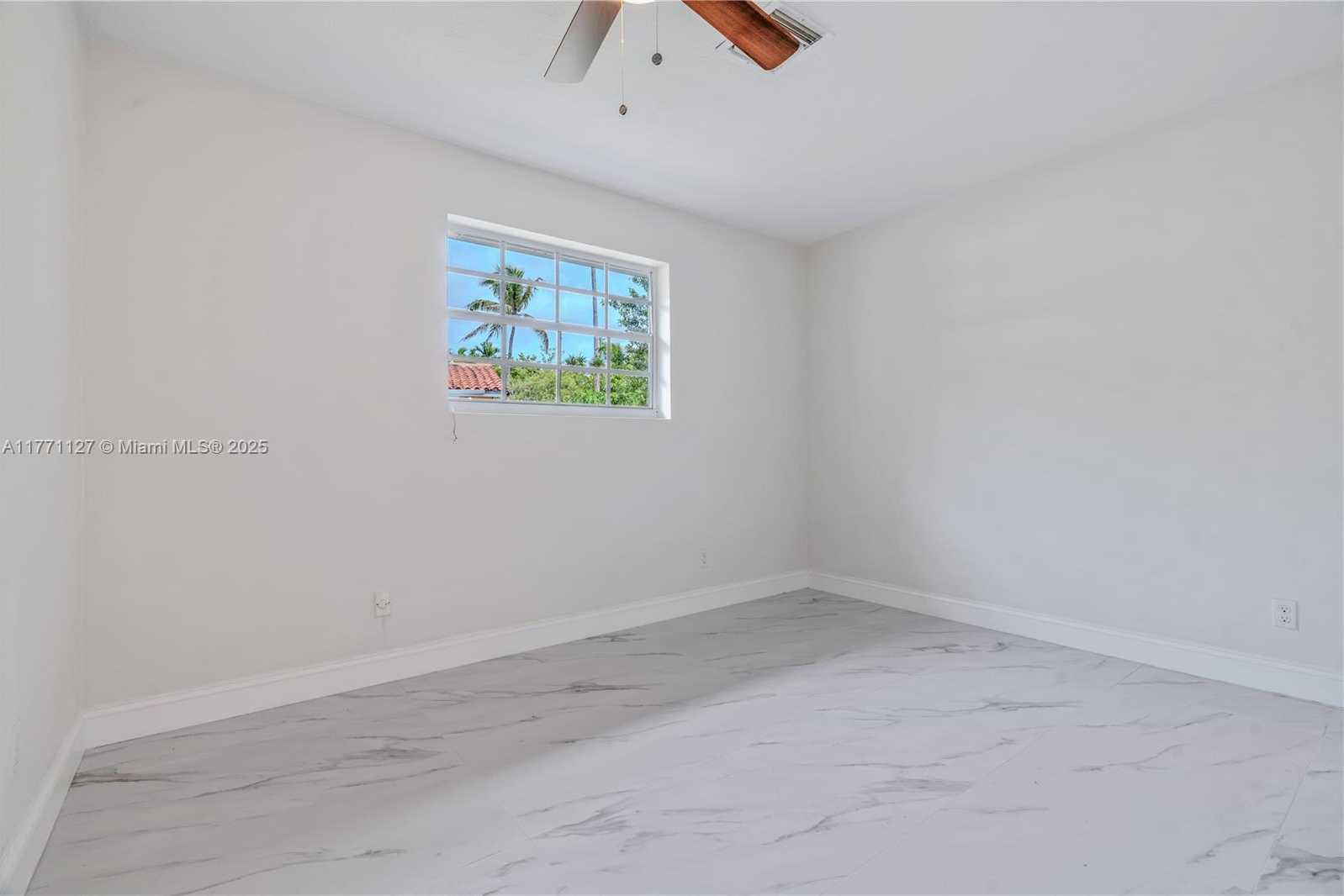 Small Image of 18400 NORTH EAST 8TH AVE, North Miami Beach Number 26