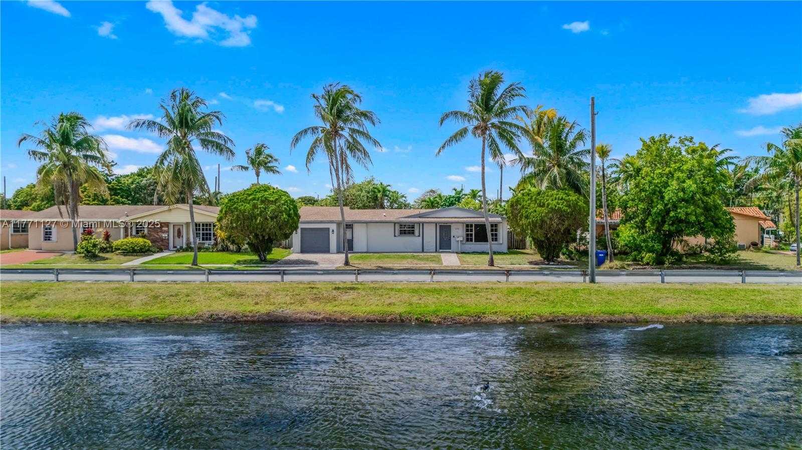 Small Image of 18400 NORTH EAST 8TH AVE, North Miami Beach Number 3