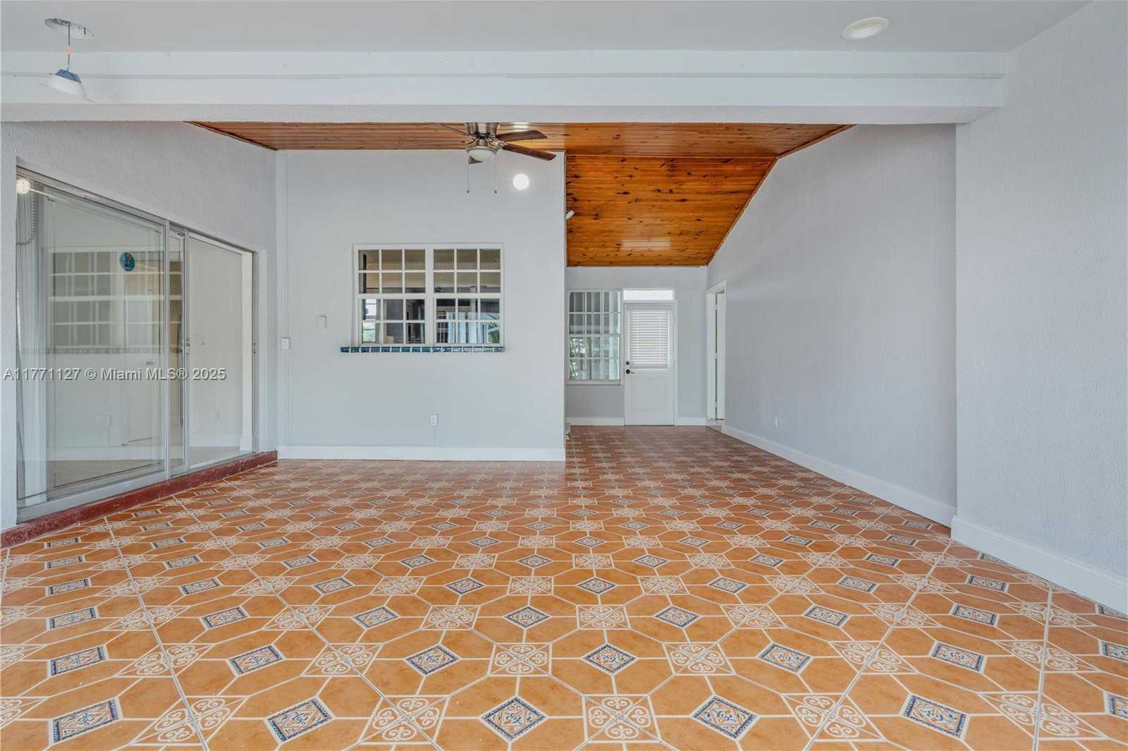 Small Image of 18400 NORTH EAST 8TH AVE, North Miami Beach Number 30