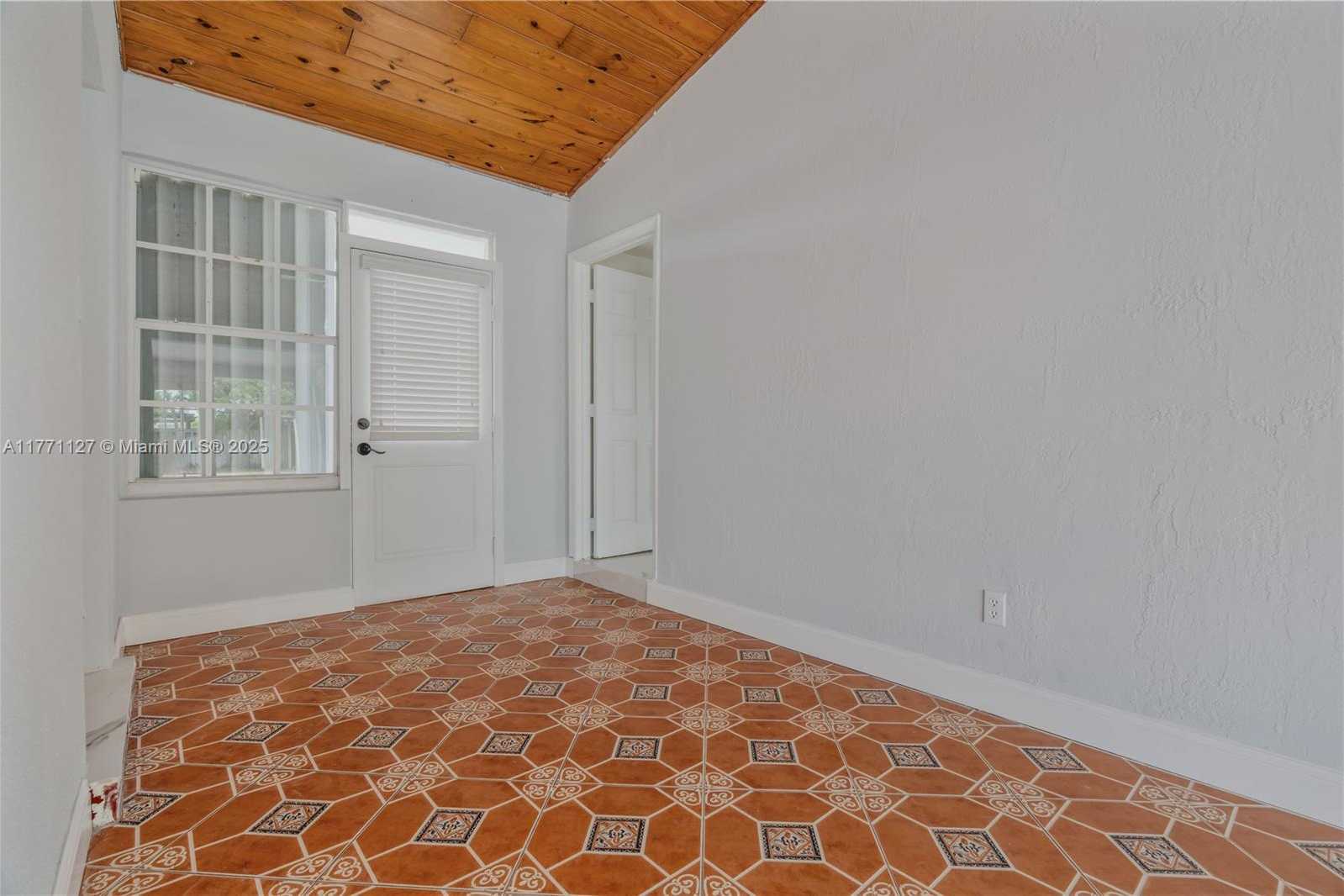 Small Image of 18400 NORTH EAST 8TH AVE, North Miami Beach Number 32