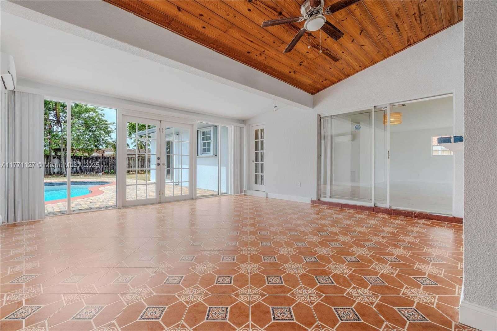 Small Image of 18400 NORTH EAST 8TH AVE, North Miami Beach Number 33