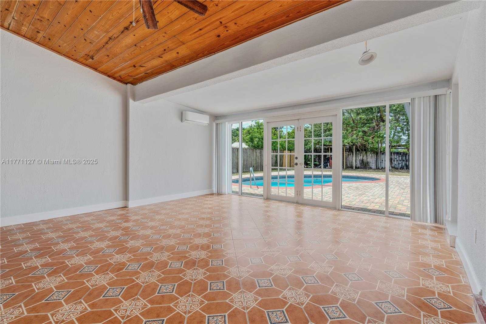 Small Image of 18400 NORTH EAST 8TH AVE, North Miami Beach Number 34